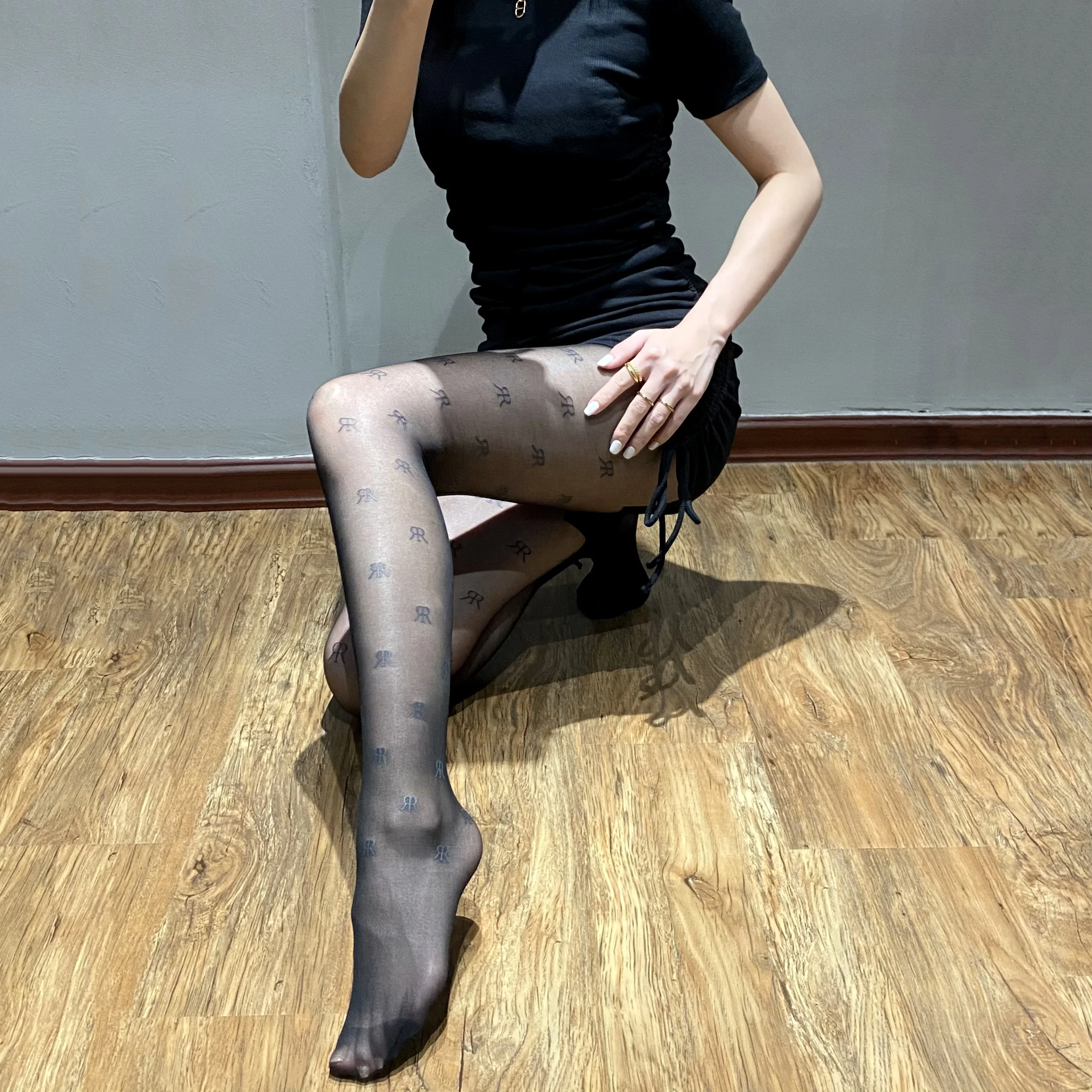 OEM Wholesale Popular Luxury Print Letter Logo Charm British Women Pantyhose Tights