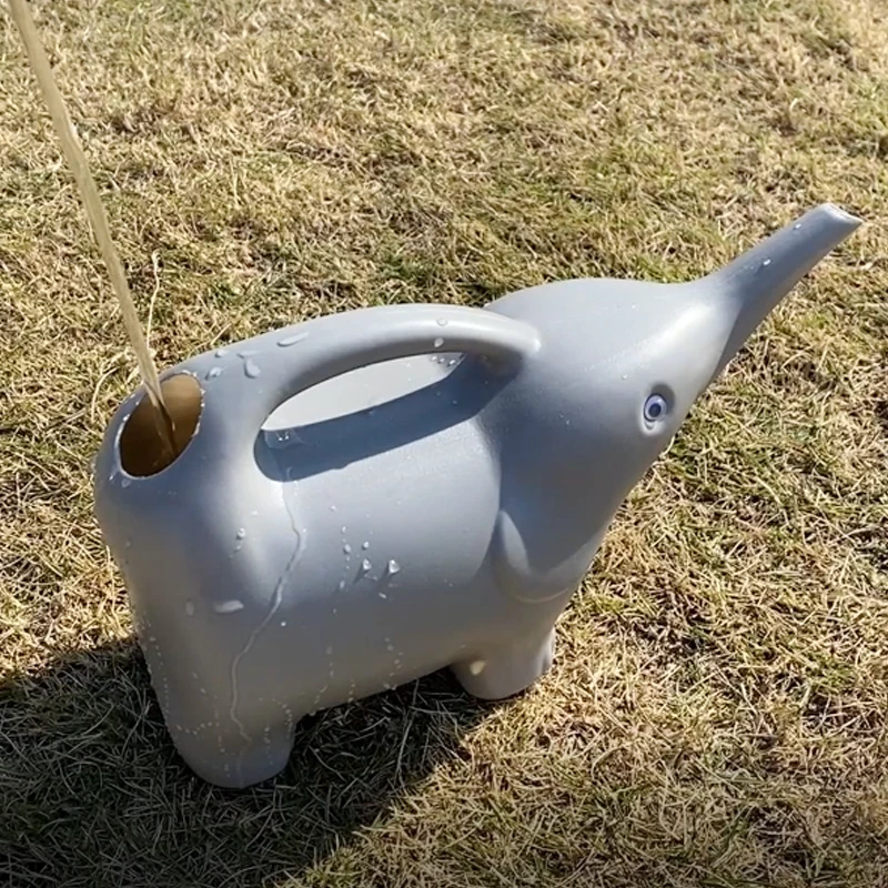 Симпатичная пластиковая мини-банка для полива сада в форме слона 0,9 л