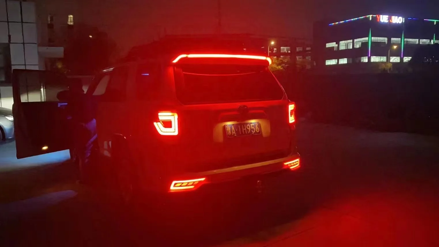 New Design Car Spoiler For 4runner accessories Body kits Led Spoilers With Lamp For Toyota 4runner 2010-2022