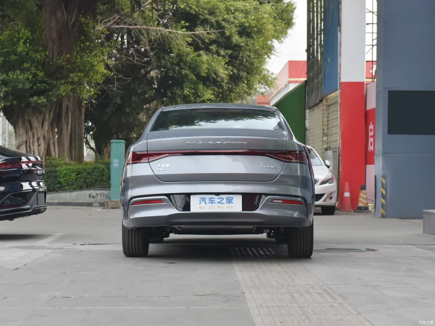 Популярный чистый электрический спортивный автомат Byd Qin Pro EV используется 2023 флагманский 4-дверный 5-местный седан Новый энергетический автомобиль byd qin autos