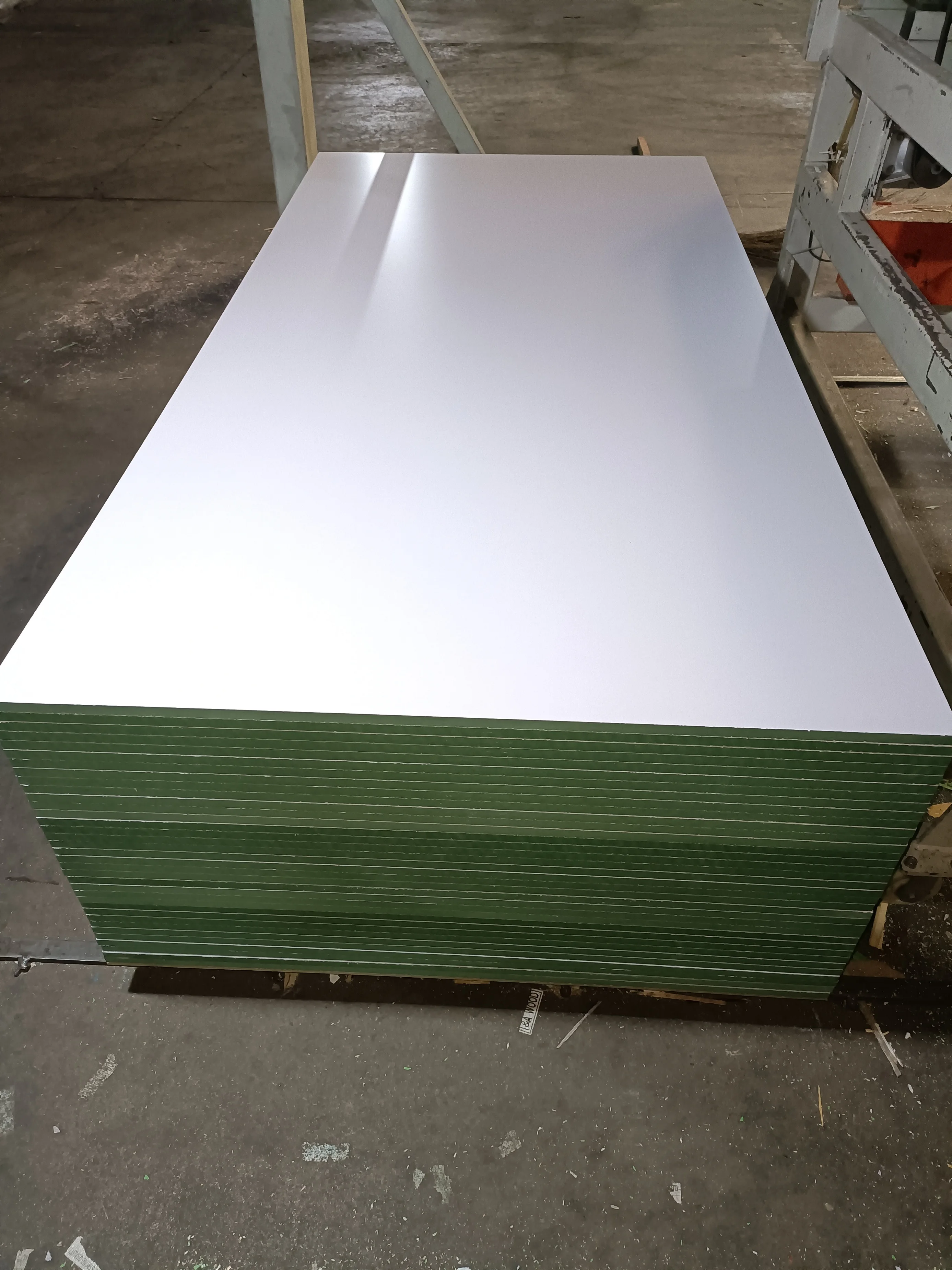 18mm Two Sides Melamine MDF for furniture cheap price with good quality