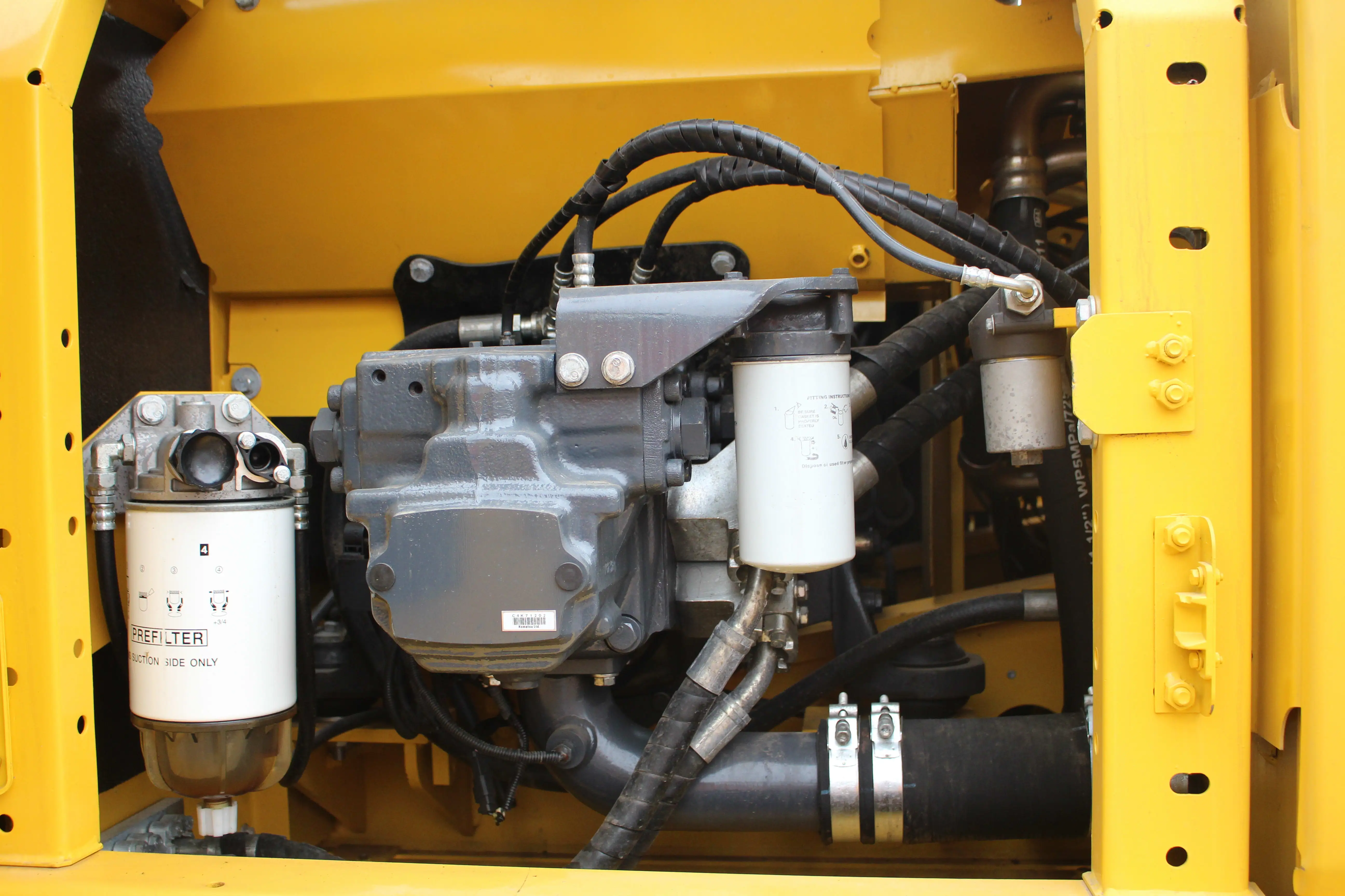Sell best price komatsu pc200 in good condition and low hours machine second hand komatsu pc200