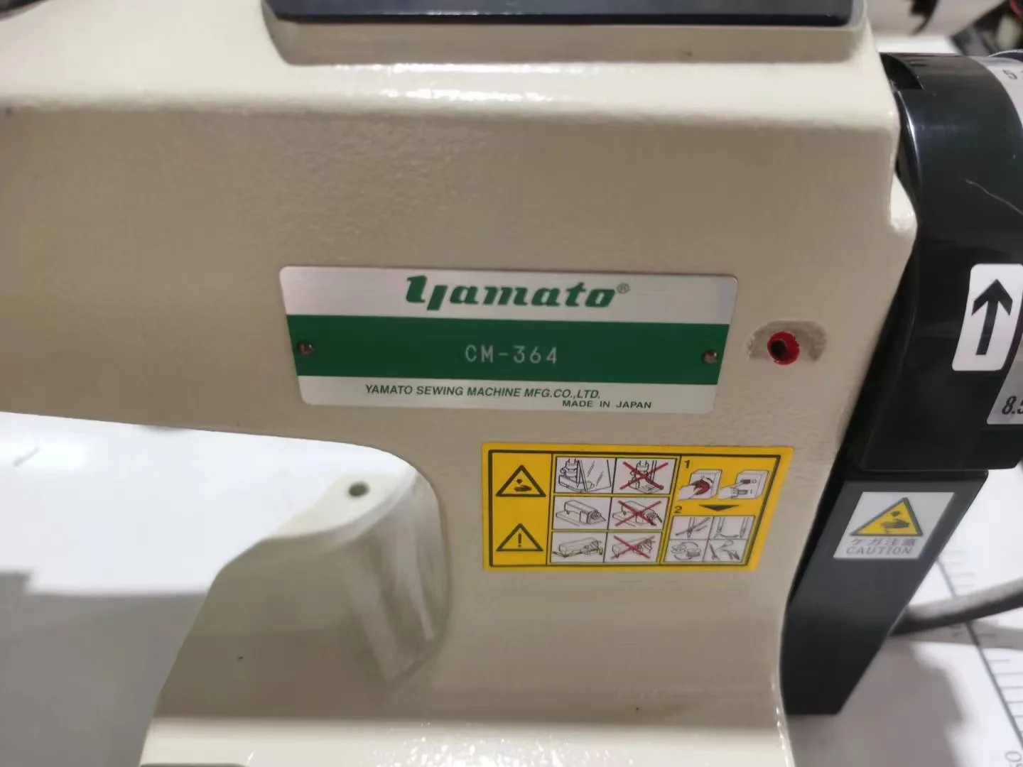 Yamato CM364 Single Needle 1 Thread Chain Stitch Blind Stitch Machine with Differential Feed and Skip Stitch Mechanism