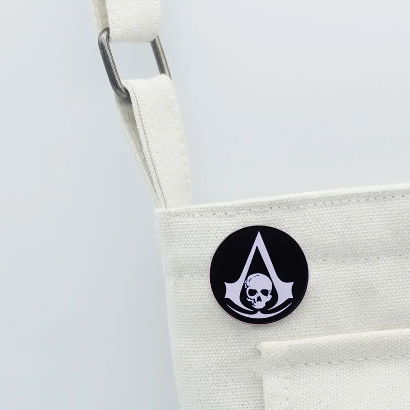 Assassins Creed Black Flag Pin Brooch Skull Gothic Badge