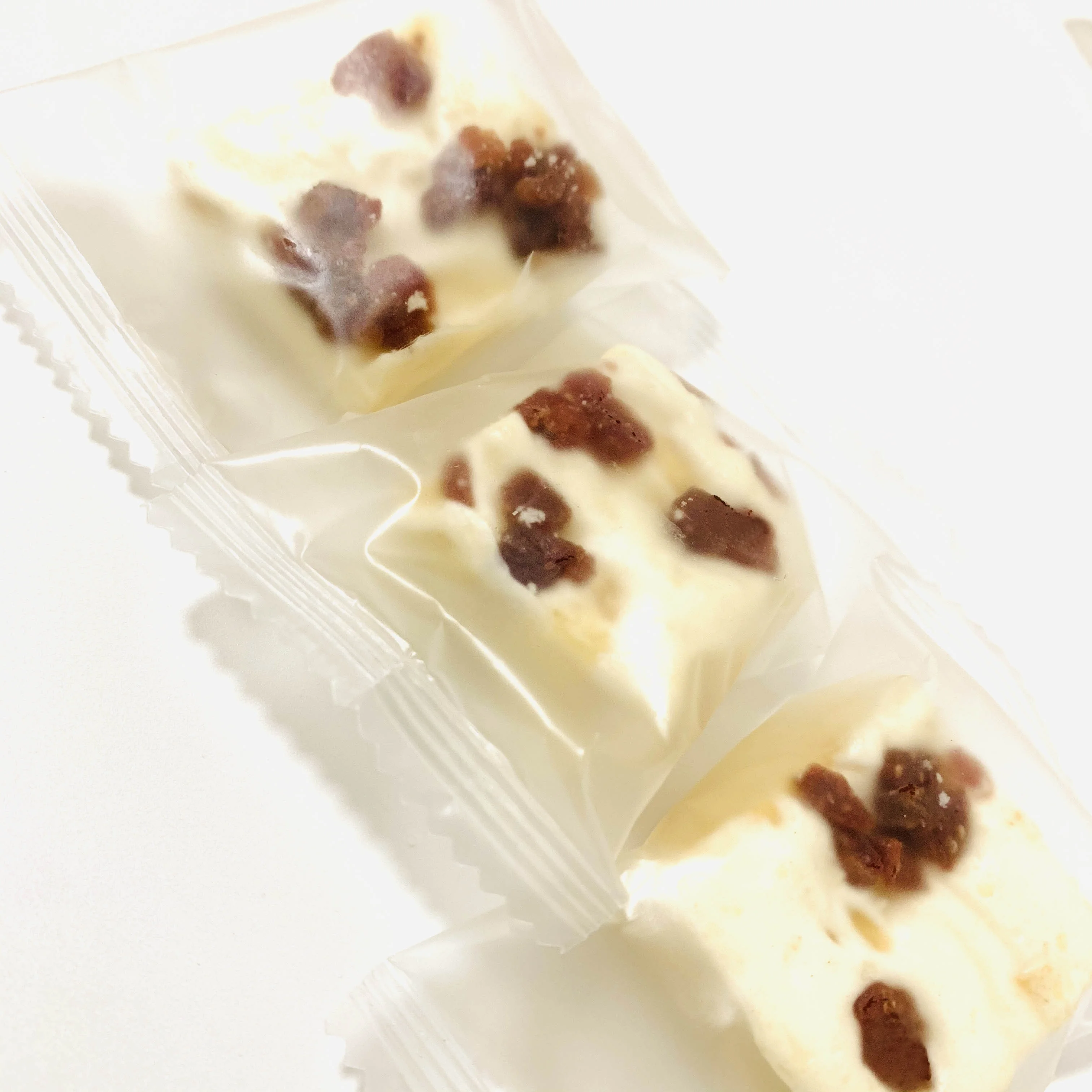Hot Selling Cranberry Snowflake Crisp With Biscuits Pastry Customizable Biscuits and Cream Nougat Crisp