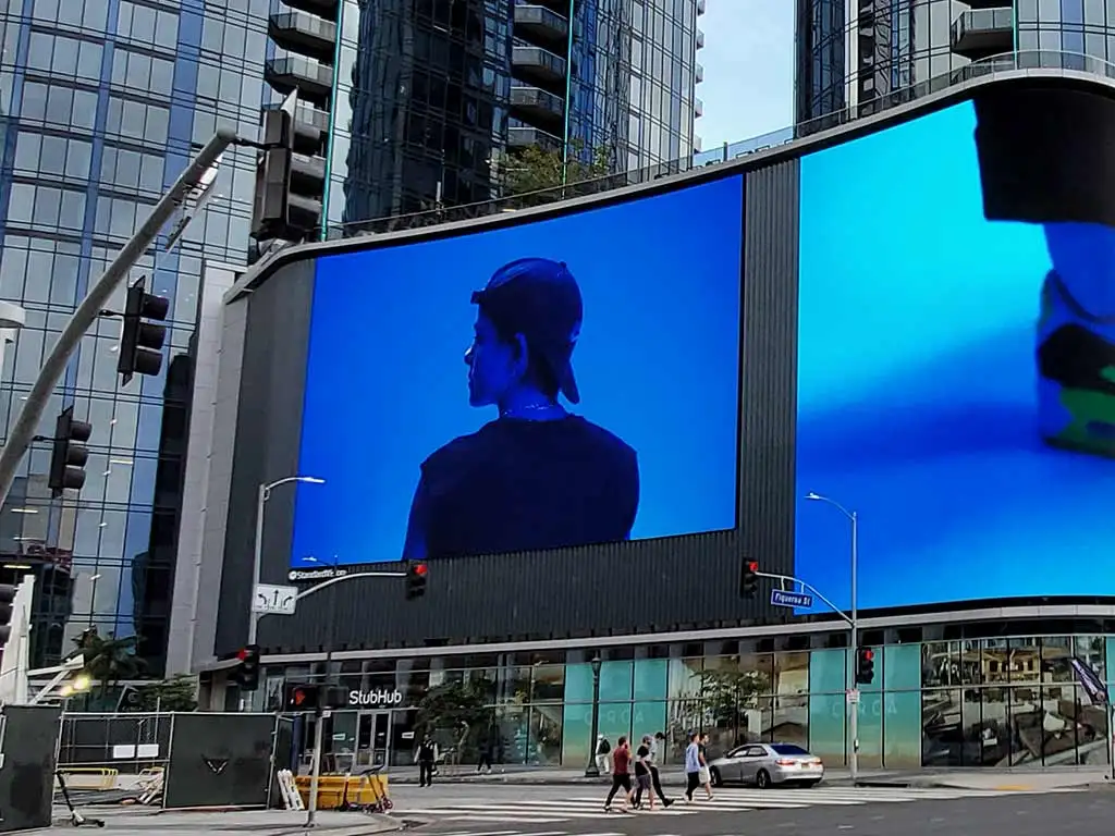 Giant outdoor led billboard for advertising led panel led big display IP65 outdoor P6 P8 P10 led screen for shopping mall