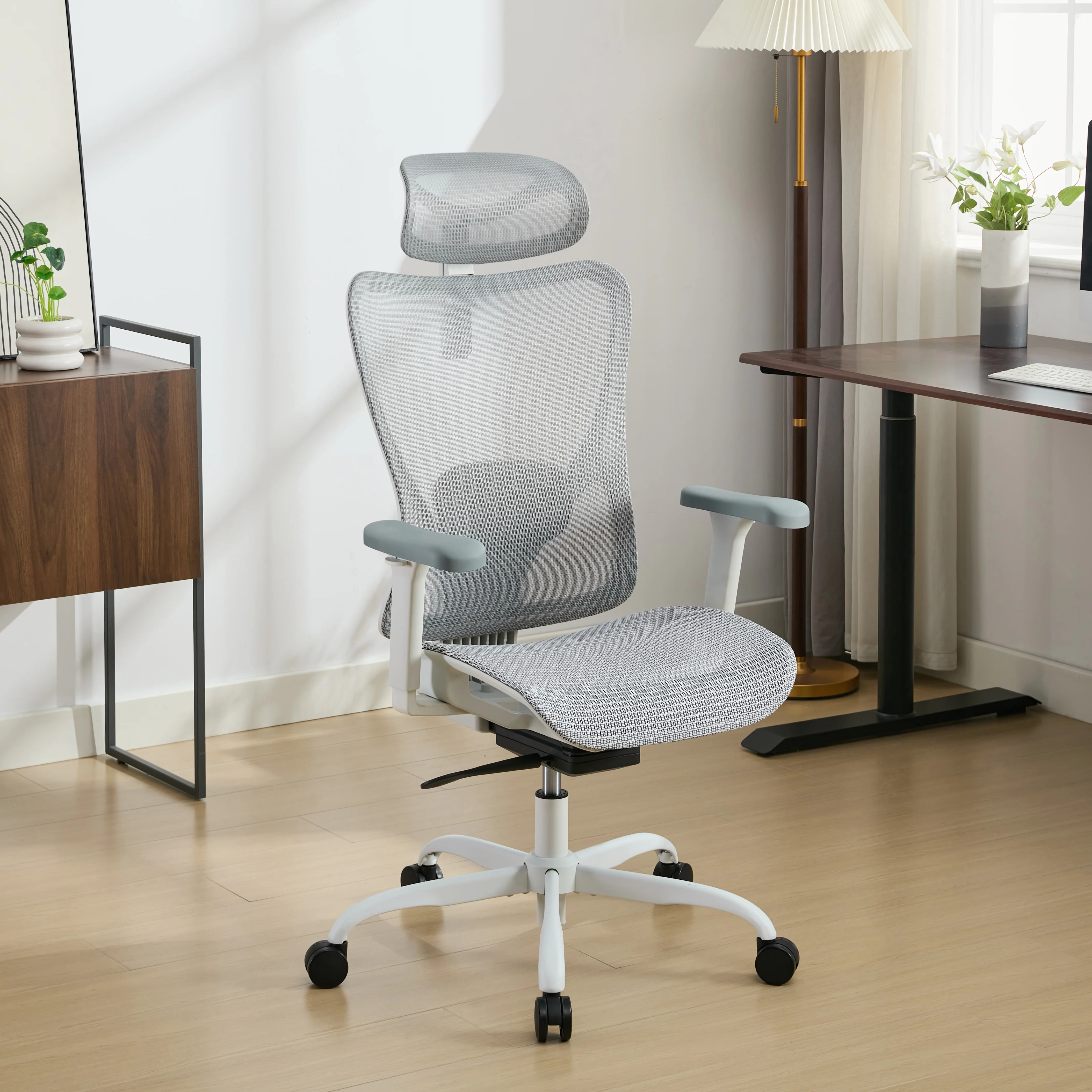Modern Design Executive Comfortable Ergonomic Office Swivel Chair with Breathable Mesh Adjustable Armrest and Headrest Chair