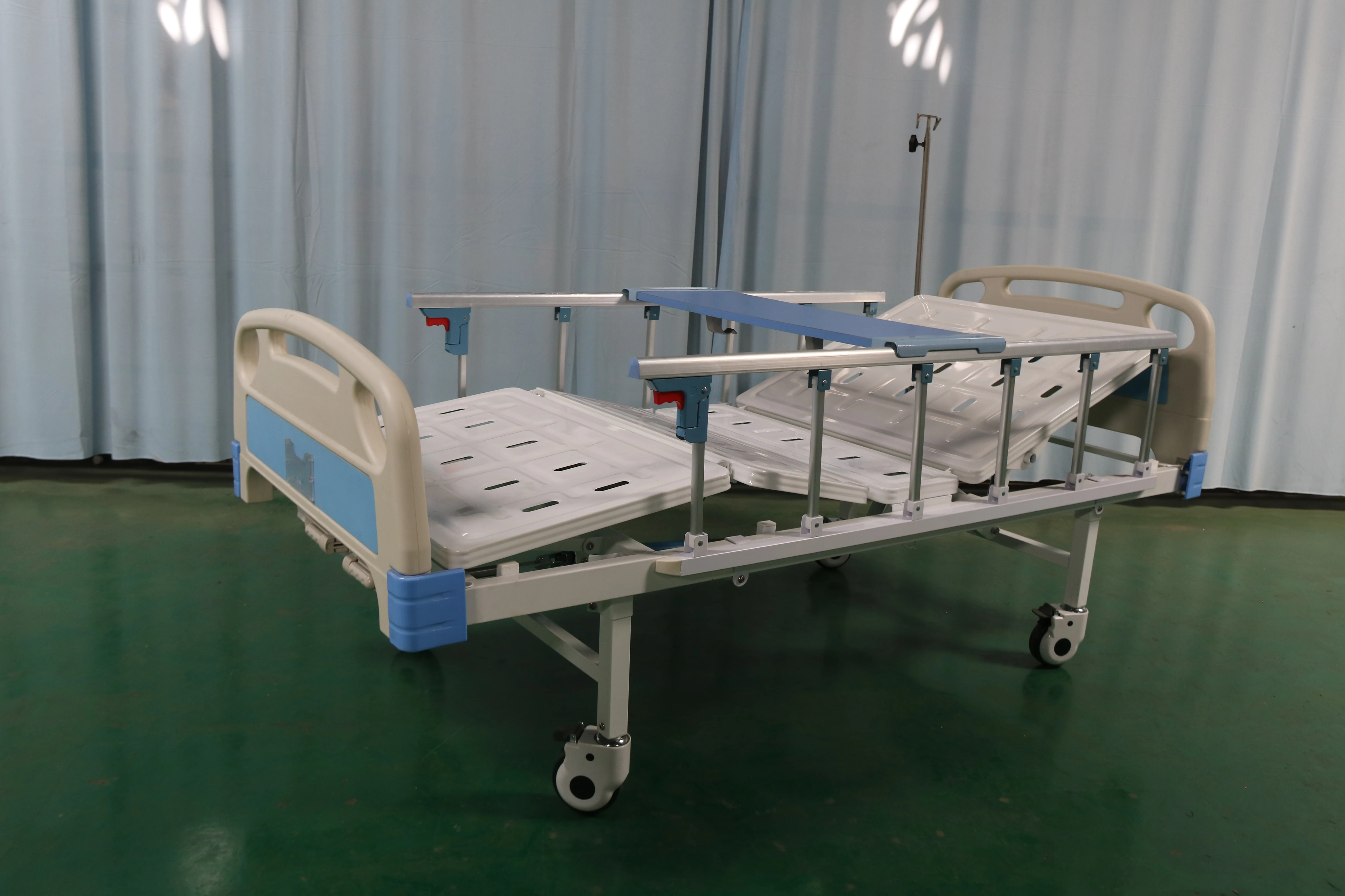 Cheap Medical Furniture 2 Cranks Metal Manual Home Care Clinic Nursing Patient Hospital Bed Prices