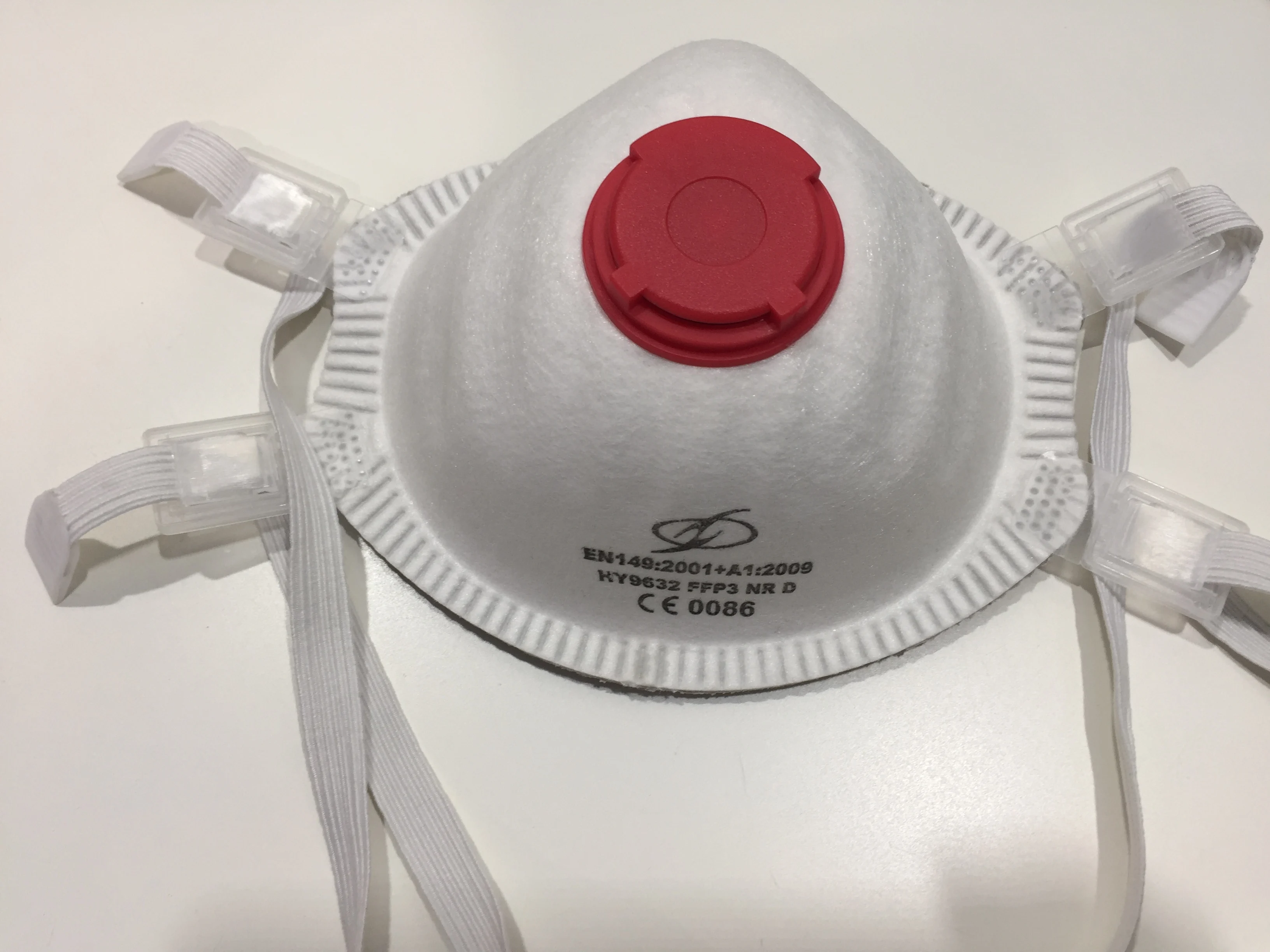 Disposable filtering face mask  FFP3 moulded respirator with valve