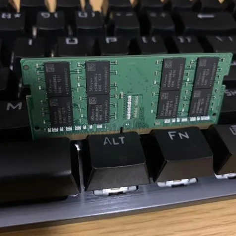 Для оригинального дешевой цене SK Hynix 16 Гб 2RX8 PC4-3200AA-SE1-11 HMA82GS6DJR8N-XN ECC REG оперативная память DDR4 для
