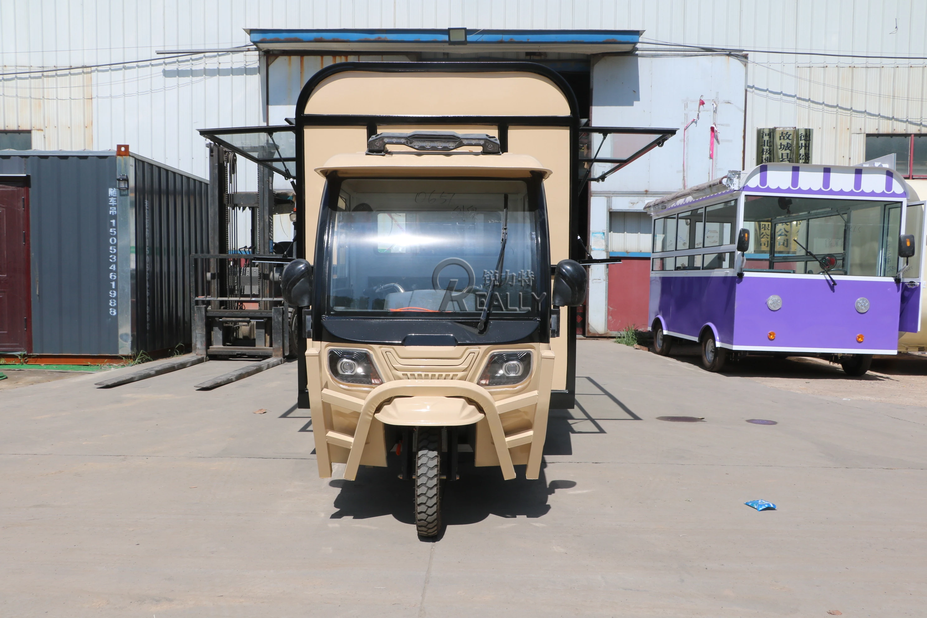 Three Wheel Electric Tuk Tuk Closed Body Type  Adults Mobile Food Truck for Ice Cream Cart CE Certified