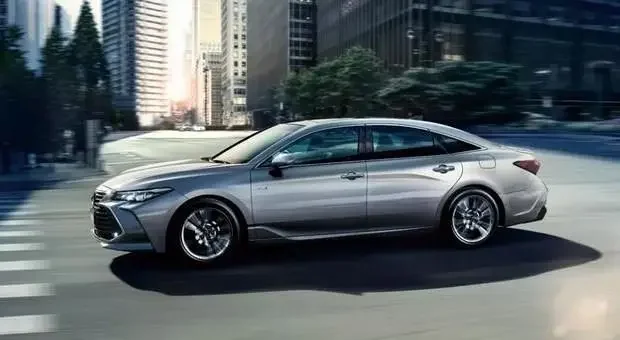 TO YO TA AVALON Oil-electric hybrid High Speed  TO YO TA AVALON Oil-electric hybrid