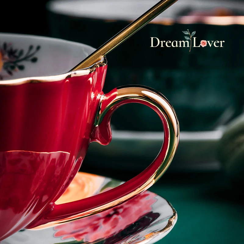 European Light Luxury Coffee Cup Saucer Set Retro Flower Tea Latte Cup Gift Ceramic Bone China Manufacturers Wholesale Wedding