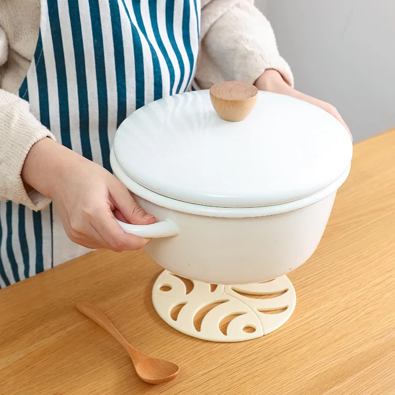 Amazon горячие Кухонные гаджеты Набор держателей горшков круглой формы термостойкий силиконовый Настольный коврик и аксессуары для подушек