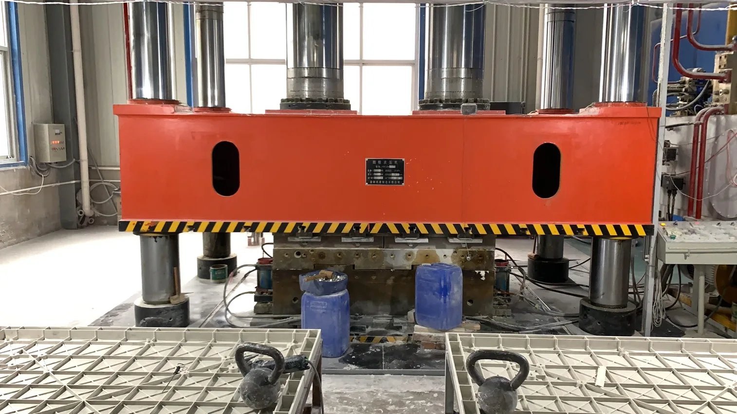 Cheap and high quality 12mm indoor table tennis table for sports and entertainments