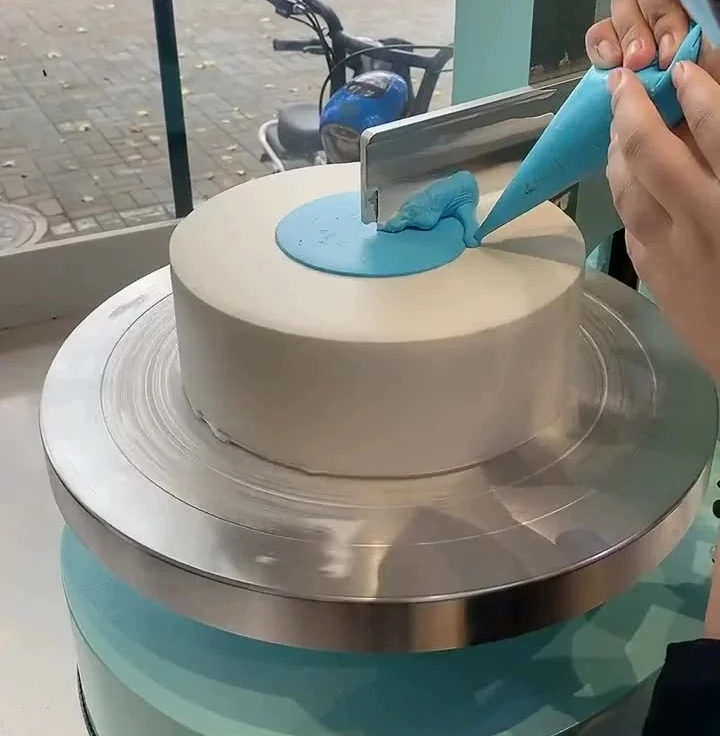 Hot Sale Cake Smoothing Coating Machine Cake Bread Ice Cream Smearing Spreading Machine