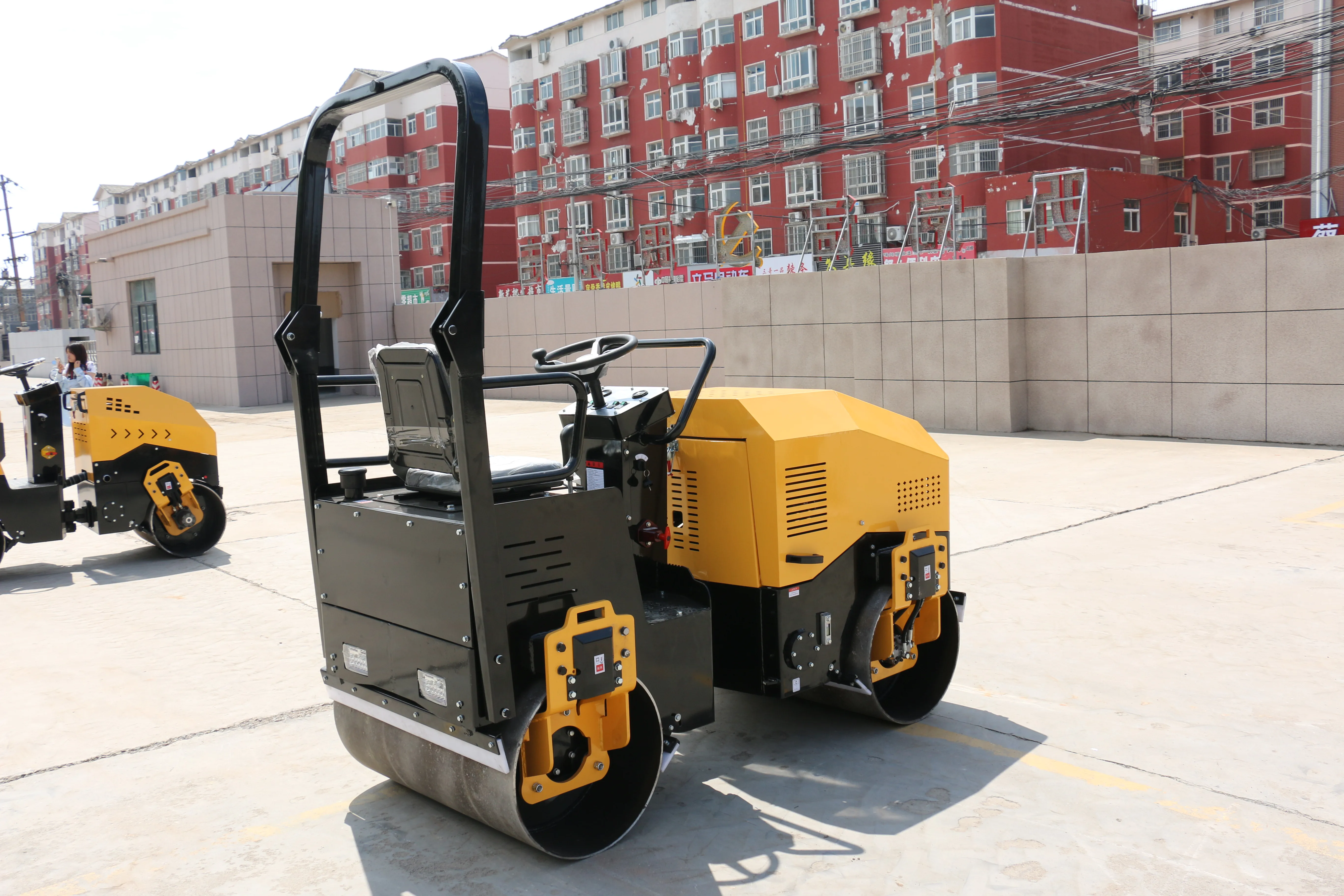 Hand-held double-wheel roller Diesel vibration hydraulic drive self-propelled small hand-held roller