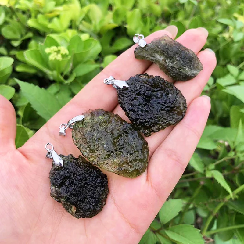 Wholesale bulk gemstone irregular stone crystal moldavite green rough stones for pendant