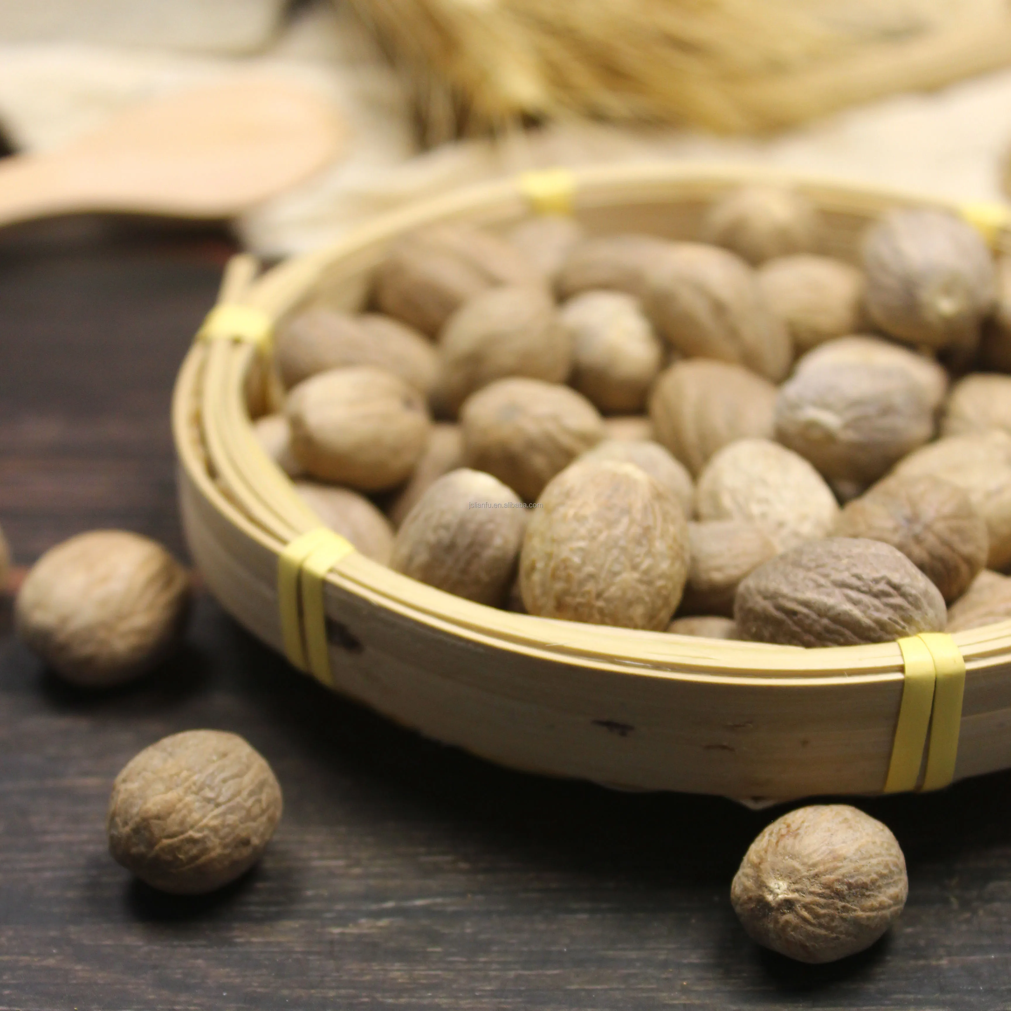 Factory Direct Supply High quality Nutmeg Natural Dried Spice Nutmeg China Export