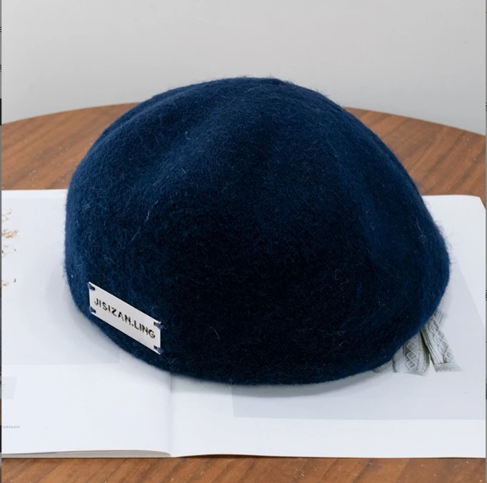 Wholesale New Arrival Winter Warm Solid Beret Hat Casual Retro Anti-Forward Hat For Women