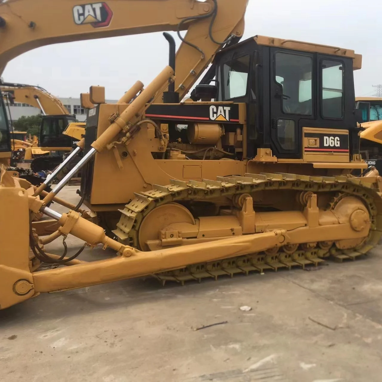 Used Caterpillar bulldozer price bulldozer trade market cat D5R D7R D7G D8R Benin machinery and equipment for sale