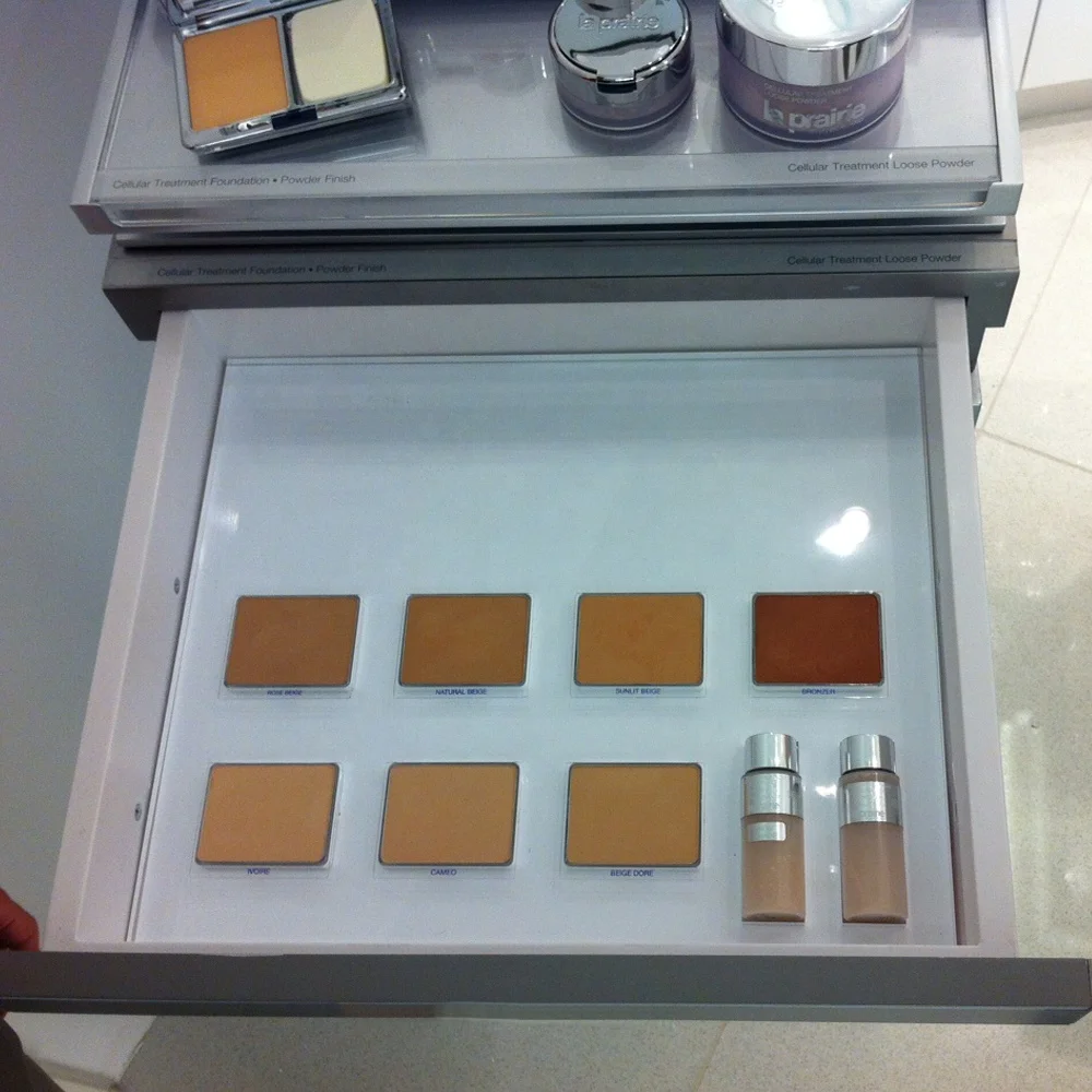 Fashionable High Quality Customized Cosmetic Display Stand With Led Light For Wholesale