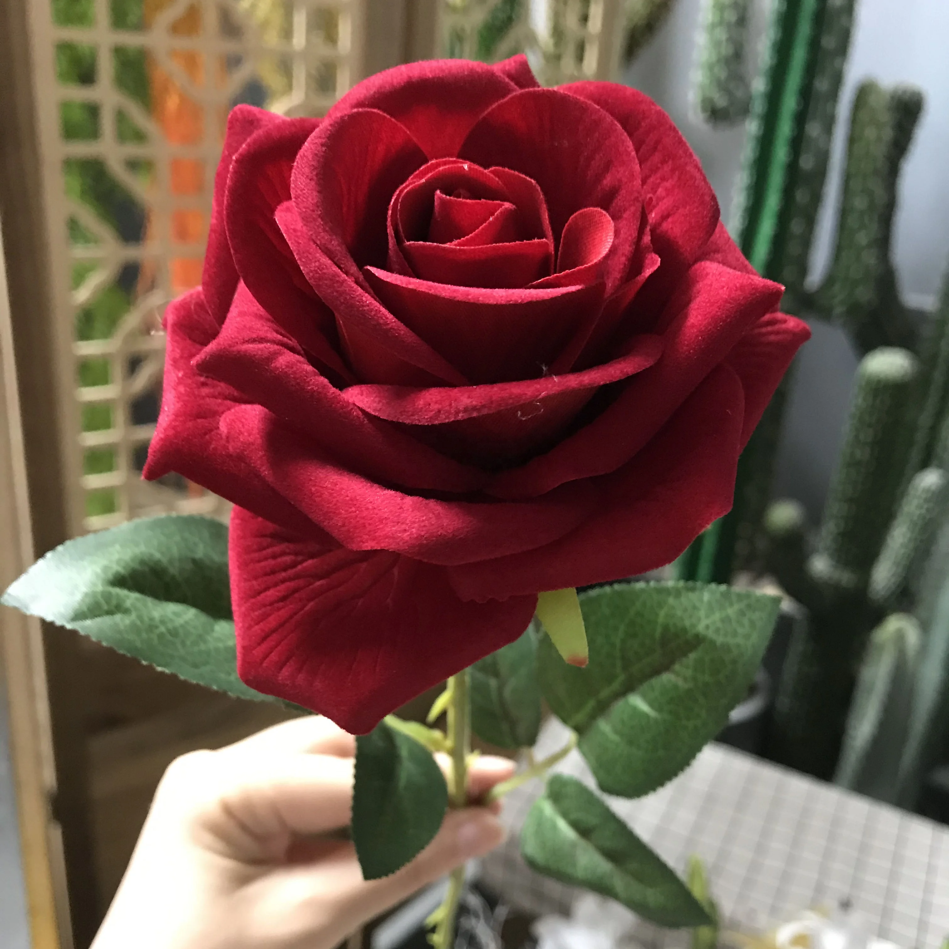 QiHao Wholesale Single Stem Nylon Flowers Artificial Flannel Velvet Rose Flower for Wedding Decoration