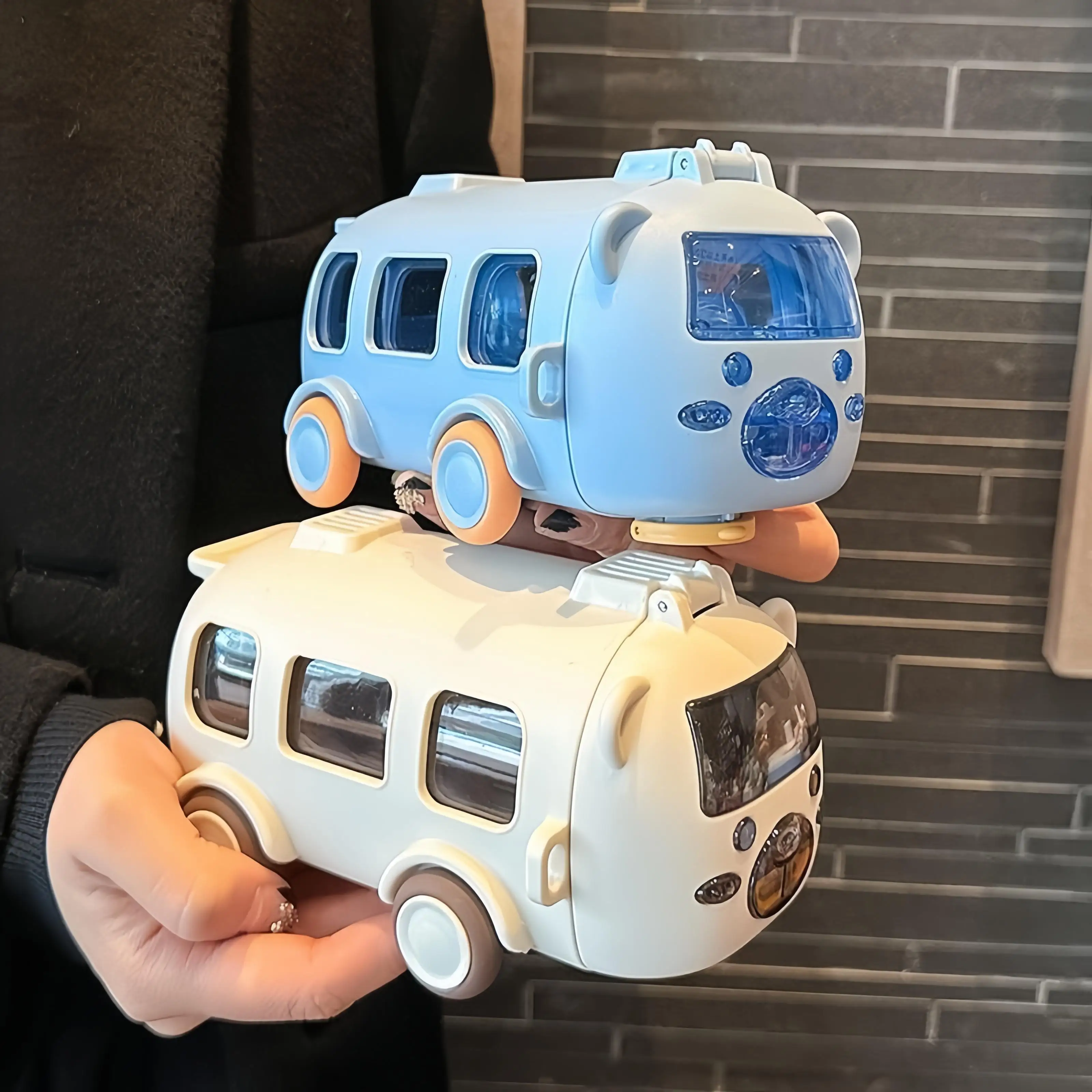 New children cartoon straw cup portable bus car plastic water bottle plastic water bottle design