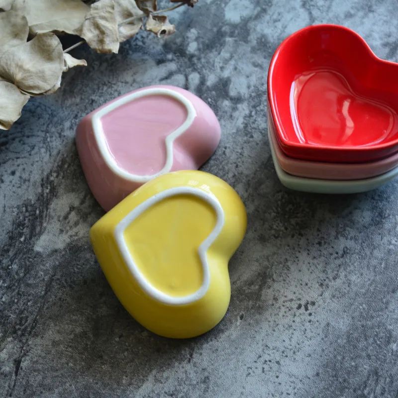 Wholesale High Quality New Colorful Heart Shaped Ceramic Plates Mini Plates Light Snack Tableware Pet Snack Seasoning Plates