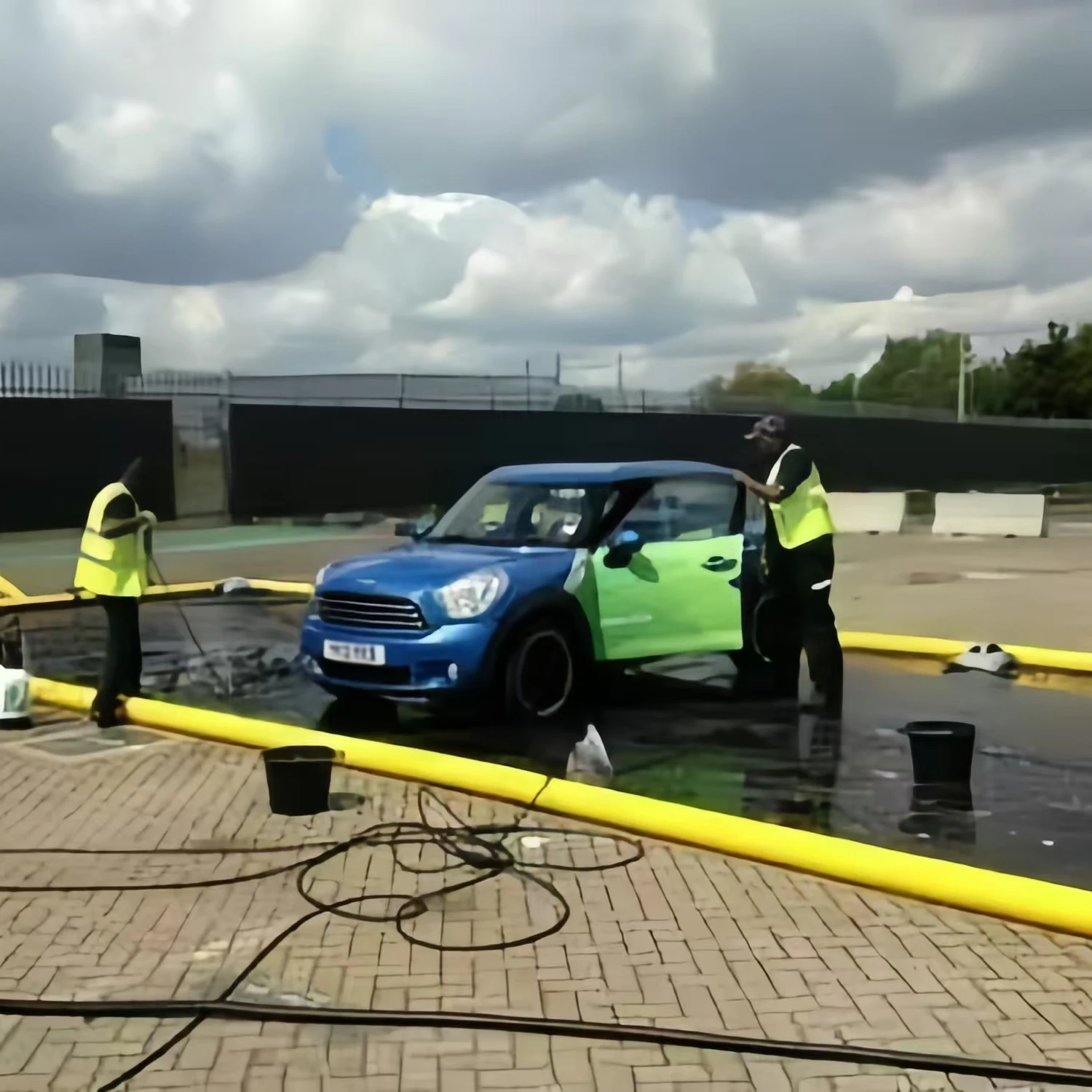 Inflatable Car Wash Mat Garage Floor mat for Car Cleaning, Portable Inflatable Water Containment Collector Car Mat