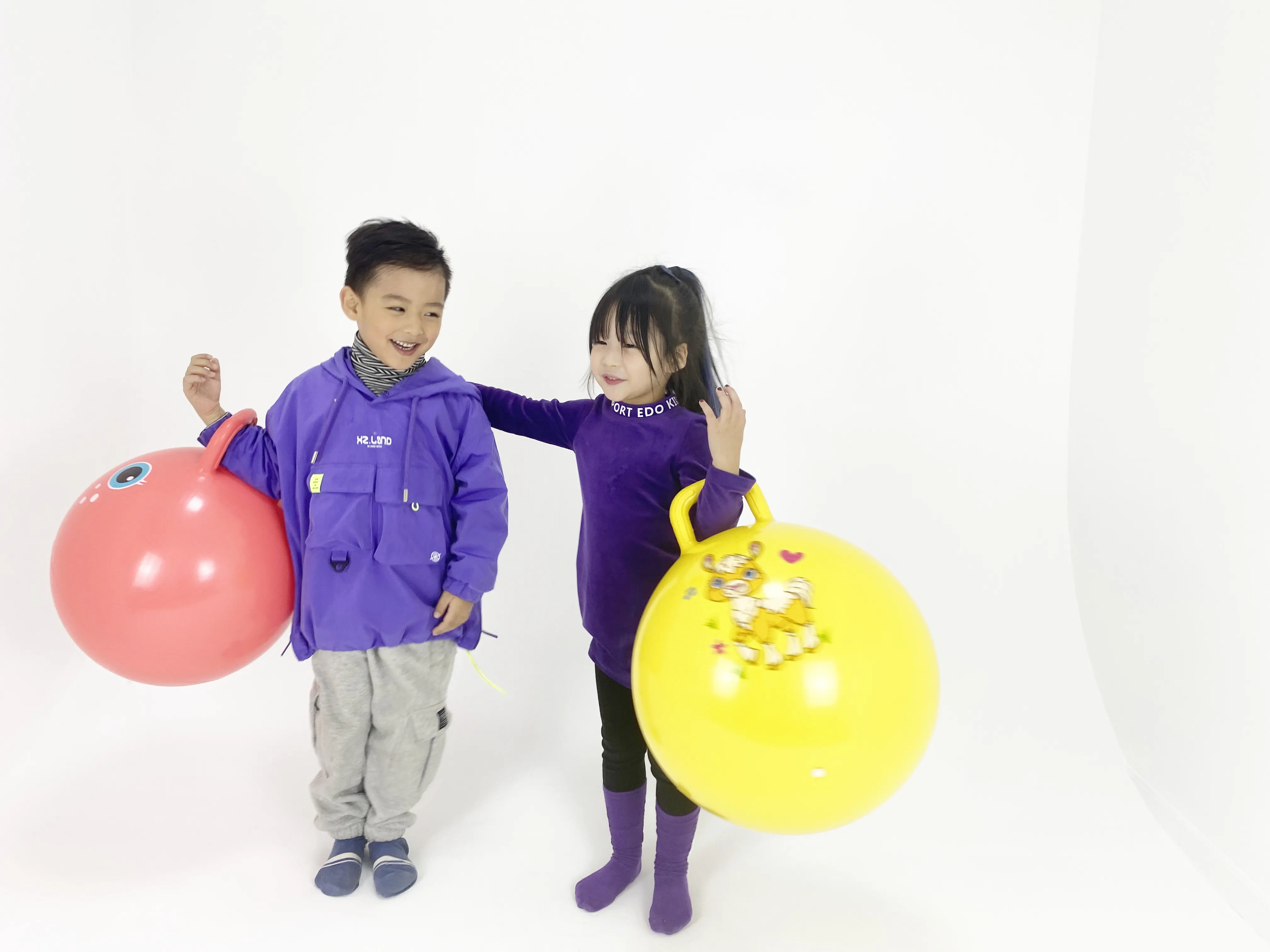 Giant Plastic Pvc Hopper Ball / Jumping Ball Toy with Grip /Space Pvc Jumping Bouncer Ball