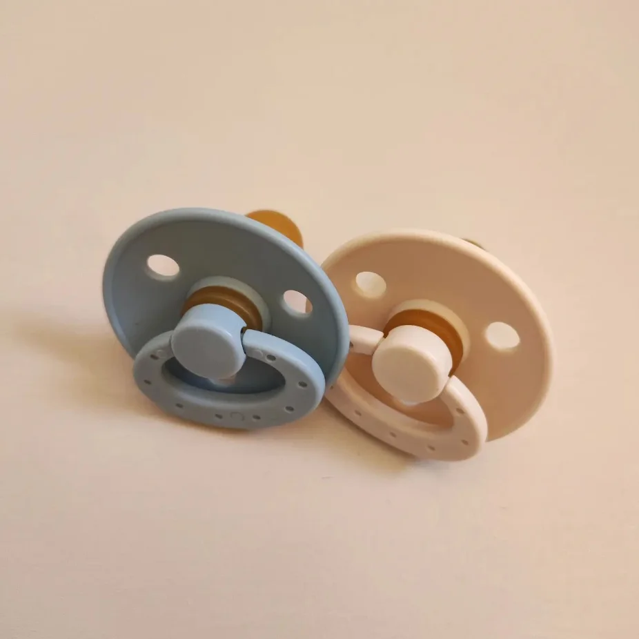 Customized Eco-friendly Comfortable Infant Pacifier Dishwasher Safe Waterproof BPA Free Cutie Soother Silicone Baby Pacifier