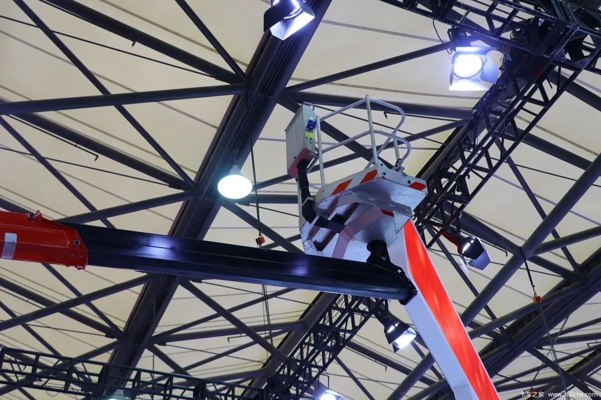 Qingling Isuzu ELF 120 horsepower 4X2 Aerial work truck (Sany brand) lifting height of 55m  holding 3 man  aerial platform truck