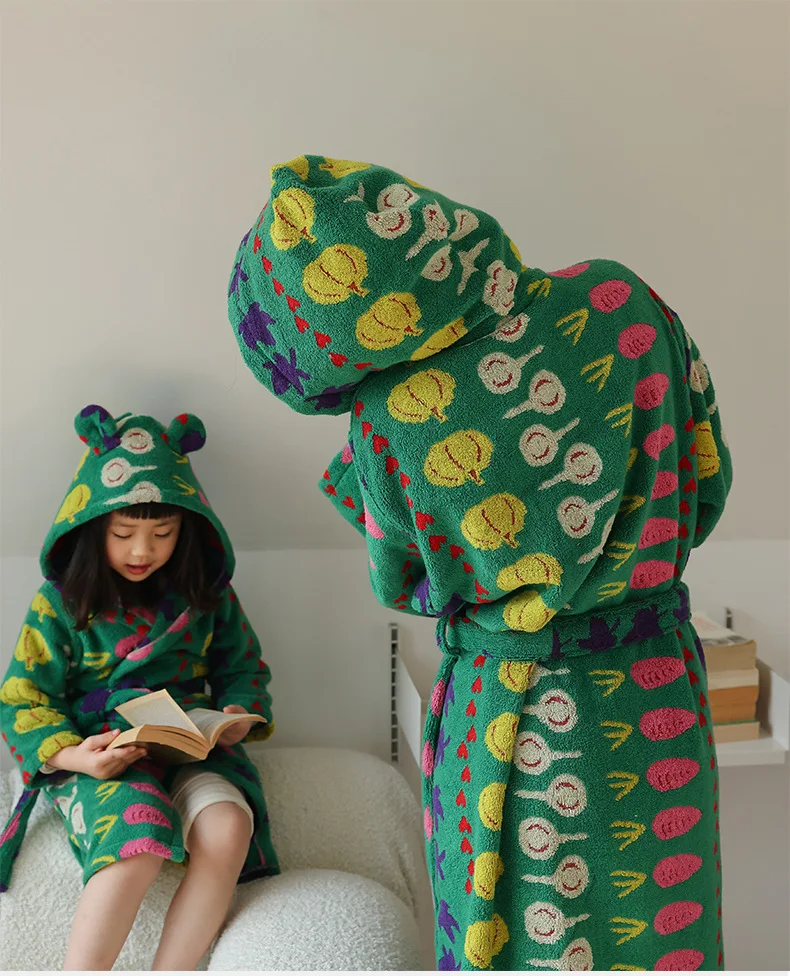 High Quality Luxury Bathrobe for Kids Woven Hooded Towel Robe for Girls Custom Logo Made from Organic Cotton for Bathroom Use