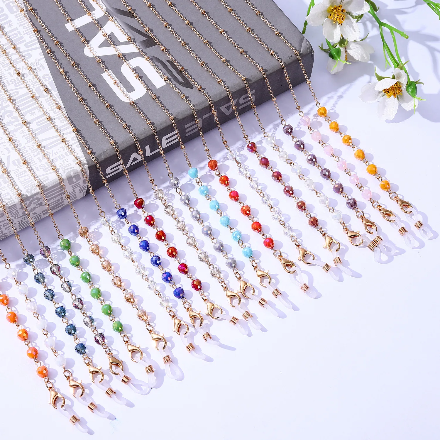 
New Fashion Crystal Sunglasses Chains Face Shielding Holder Chain Acrylic Masking Lanyard Holder Strap Strawberry 