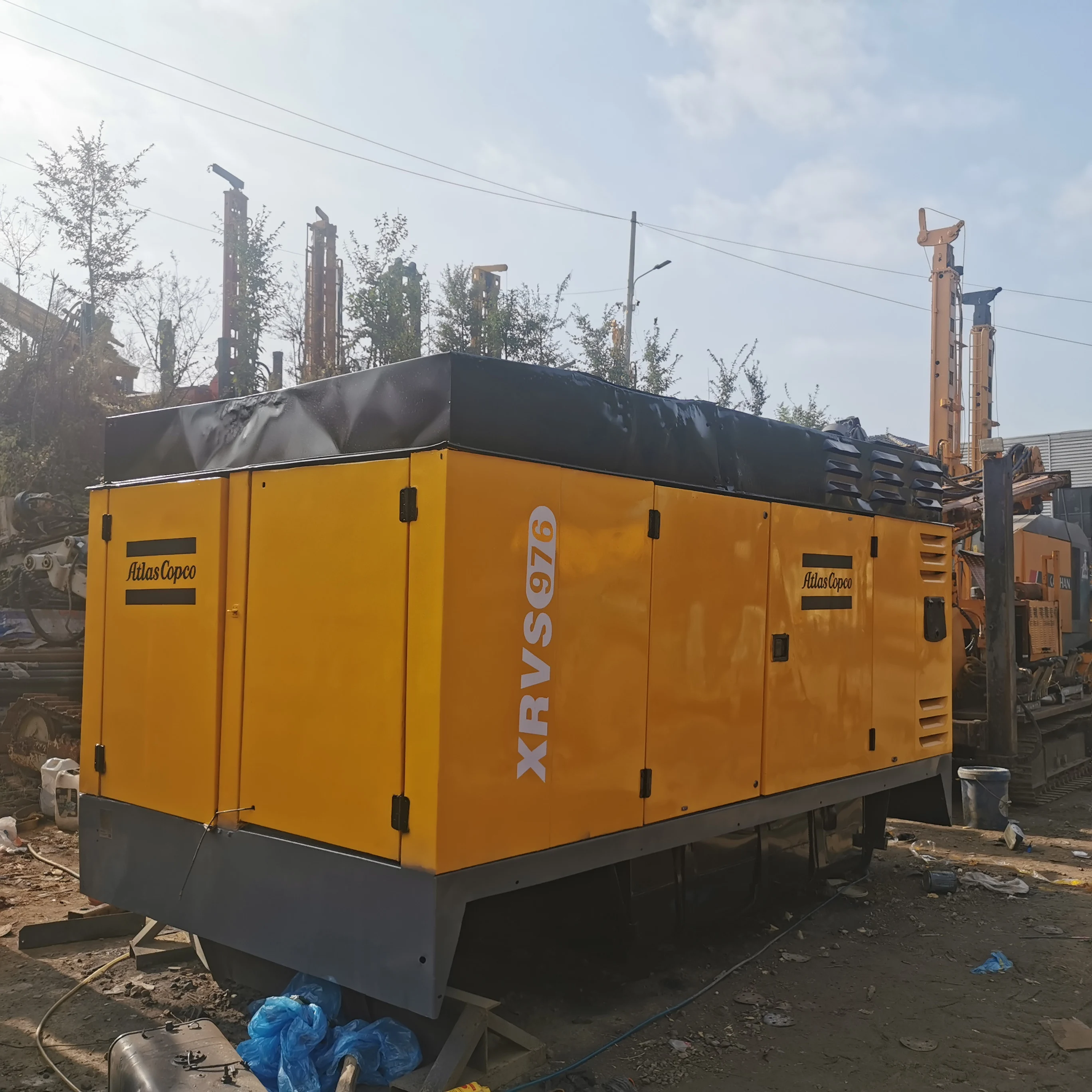 Used Atlas Copco XRVS976 second hand used 25 bar 28 m3/min diesel engine air compressor
