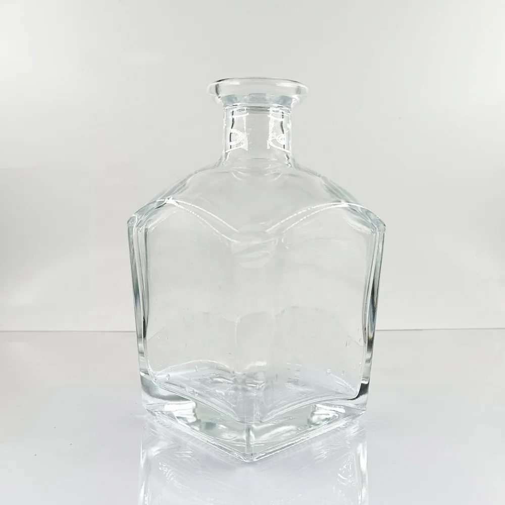 Wholesale 700ml cube Transparent 750ml Glass Bottle WIth Cork Stoppers