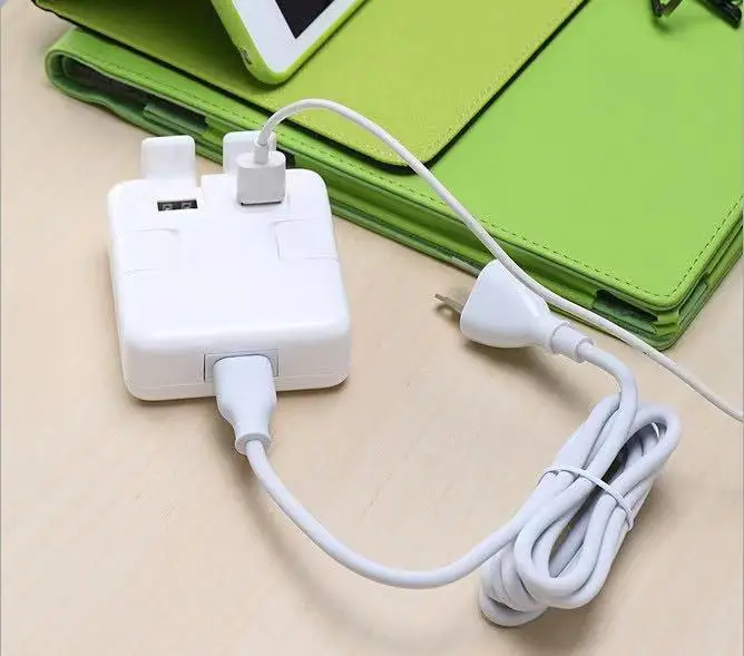 Инновационный адаптер питания для дорожного зарядного устройства с 4 USB-портами и держателем для телефона