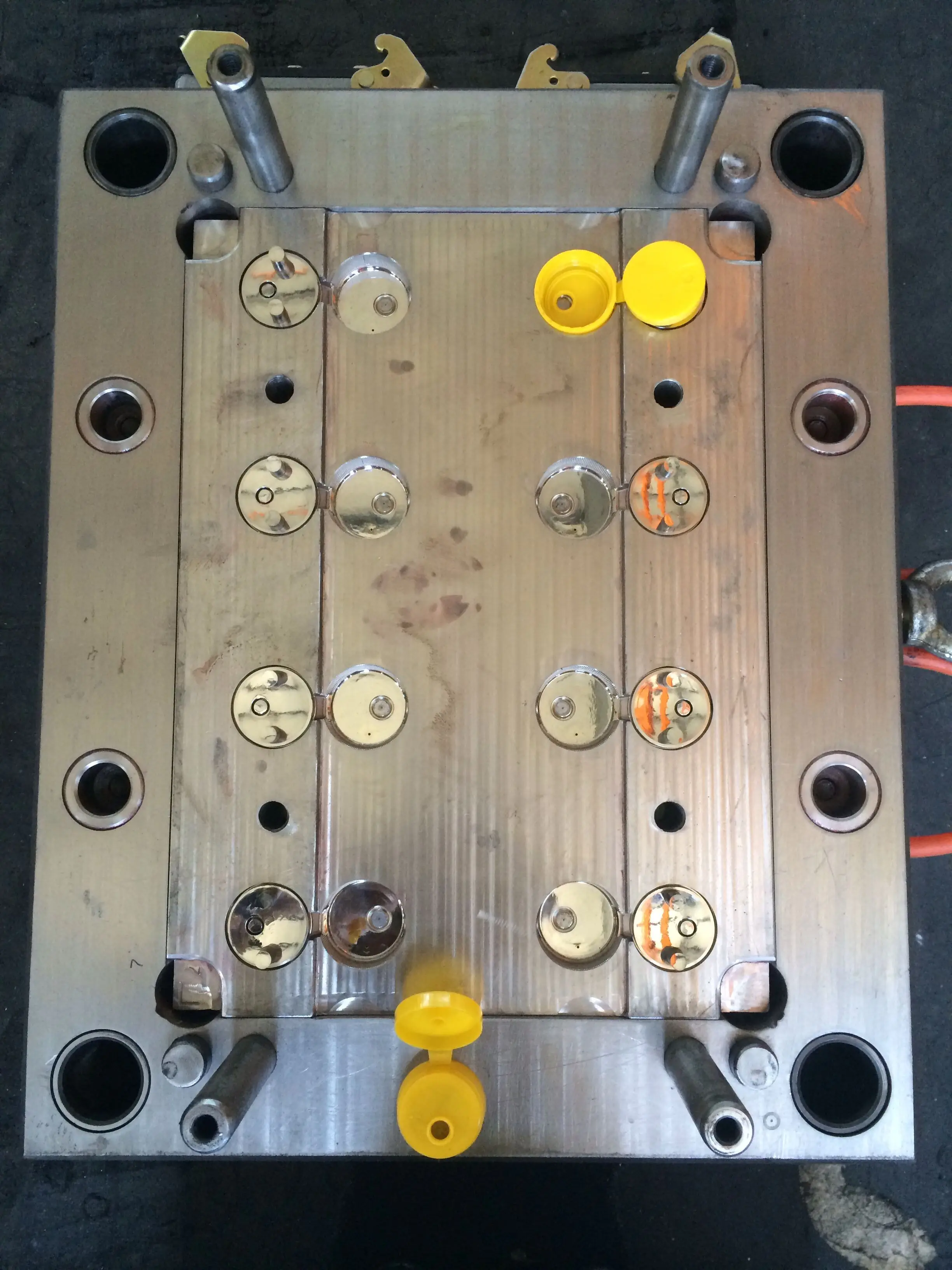 Glass bottle flip-top cap mold with unscrewing motor for screw tightly