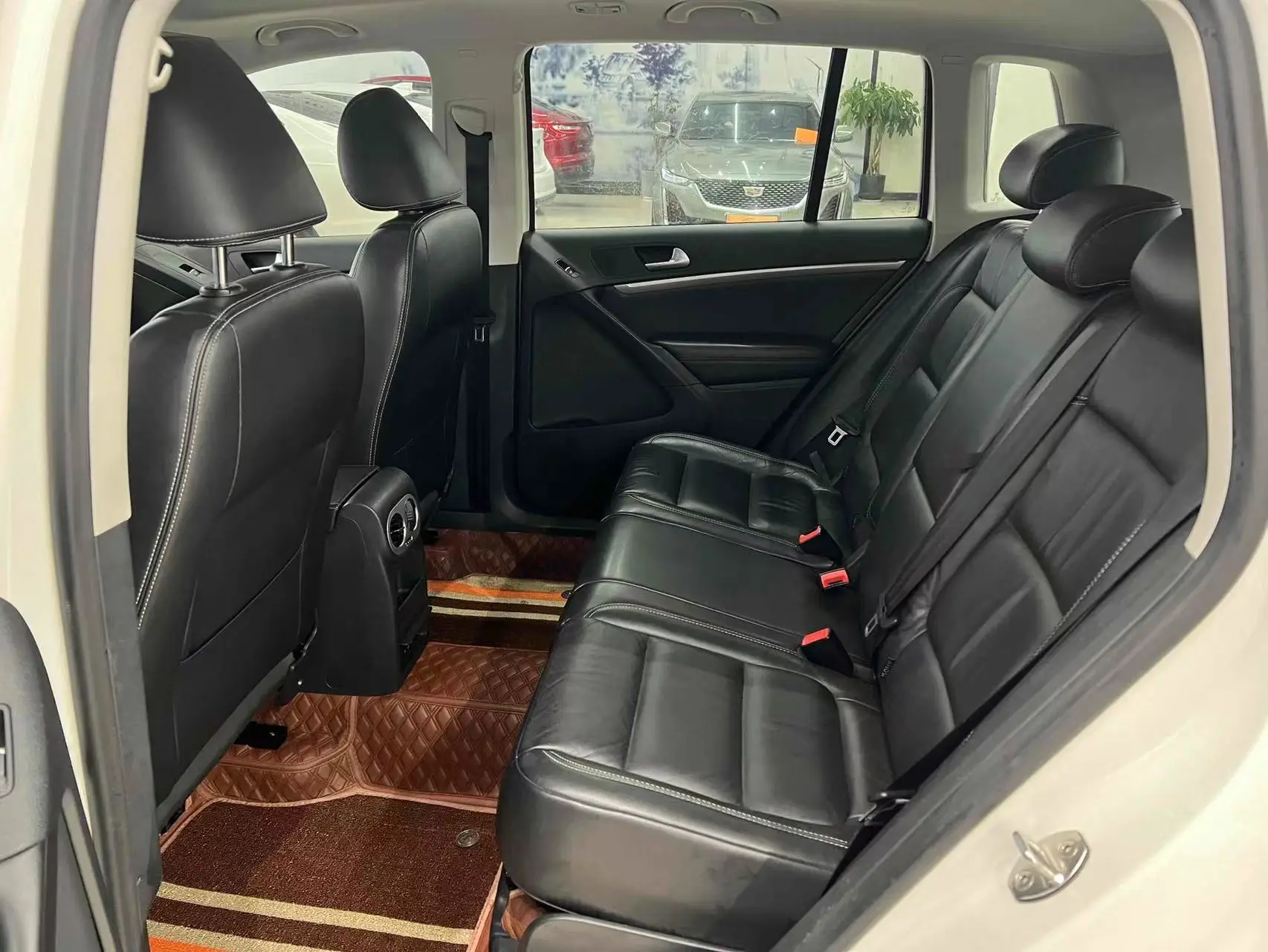 Competitive Price Volkswagen Tuguan 300TSI Automatic two-drive Silk Road Comfort Edition Compact SUV