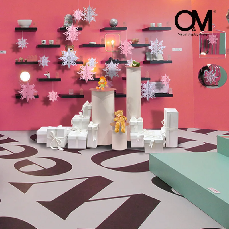 O&M Display Design Paper snowflakes Christmas window decorations Winter window display