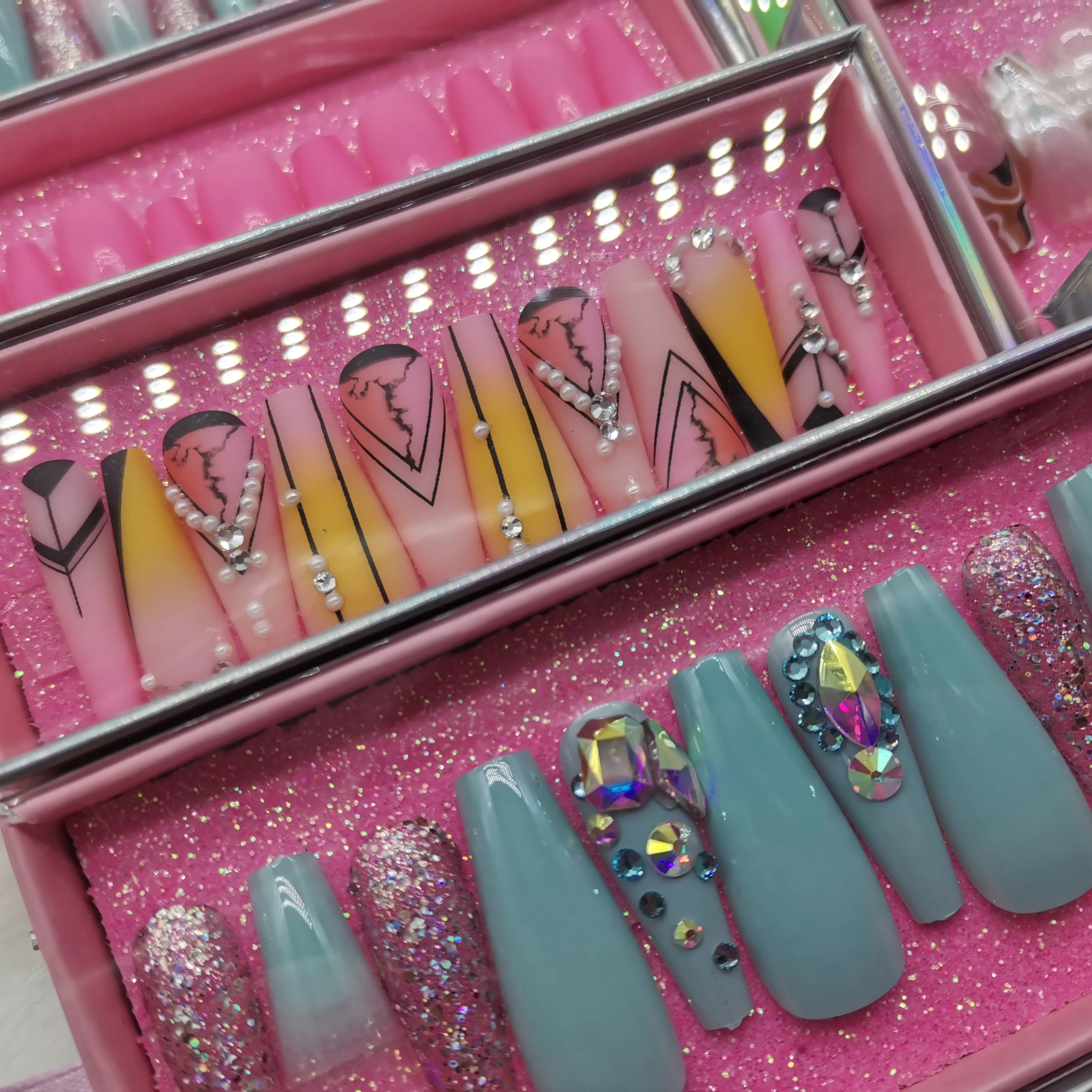 24 pcs/set OEM Reusable Artificial Nail Salon Suppliers Press On Nails Wholesale Price With Free Sample Coffin False Nails