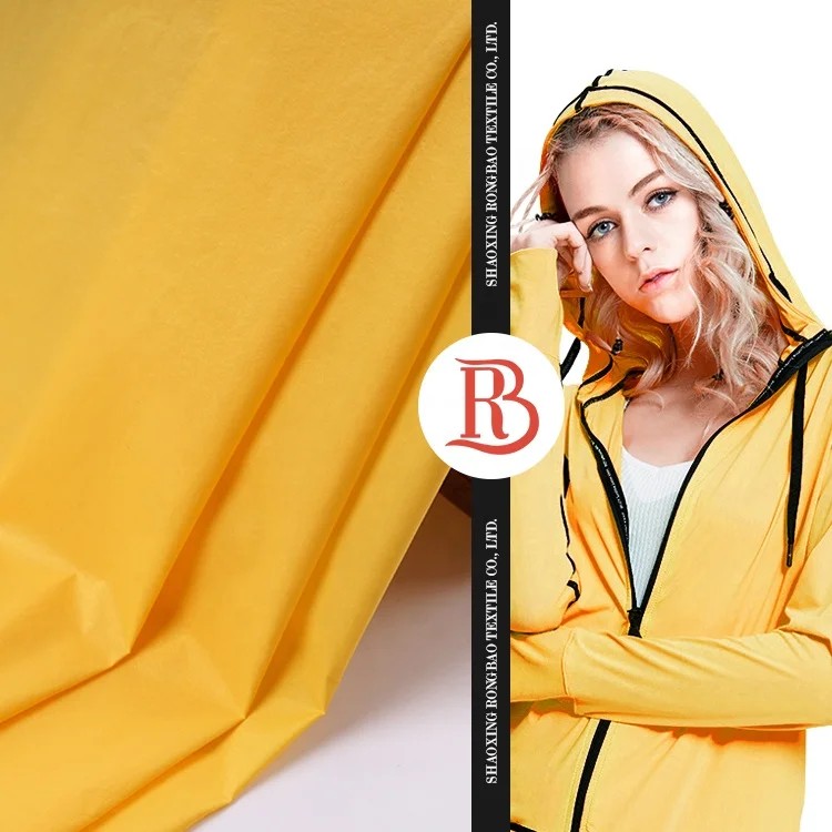 Гарантия качества дешевая популярная саржевая ткань тонкая Водонепроницаемая полиэфирная куртка с полиуретановым покрытием для одежды