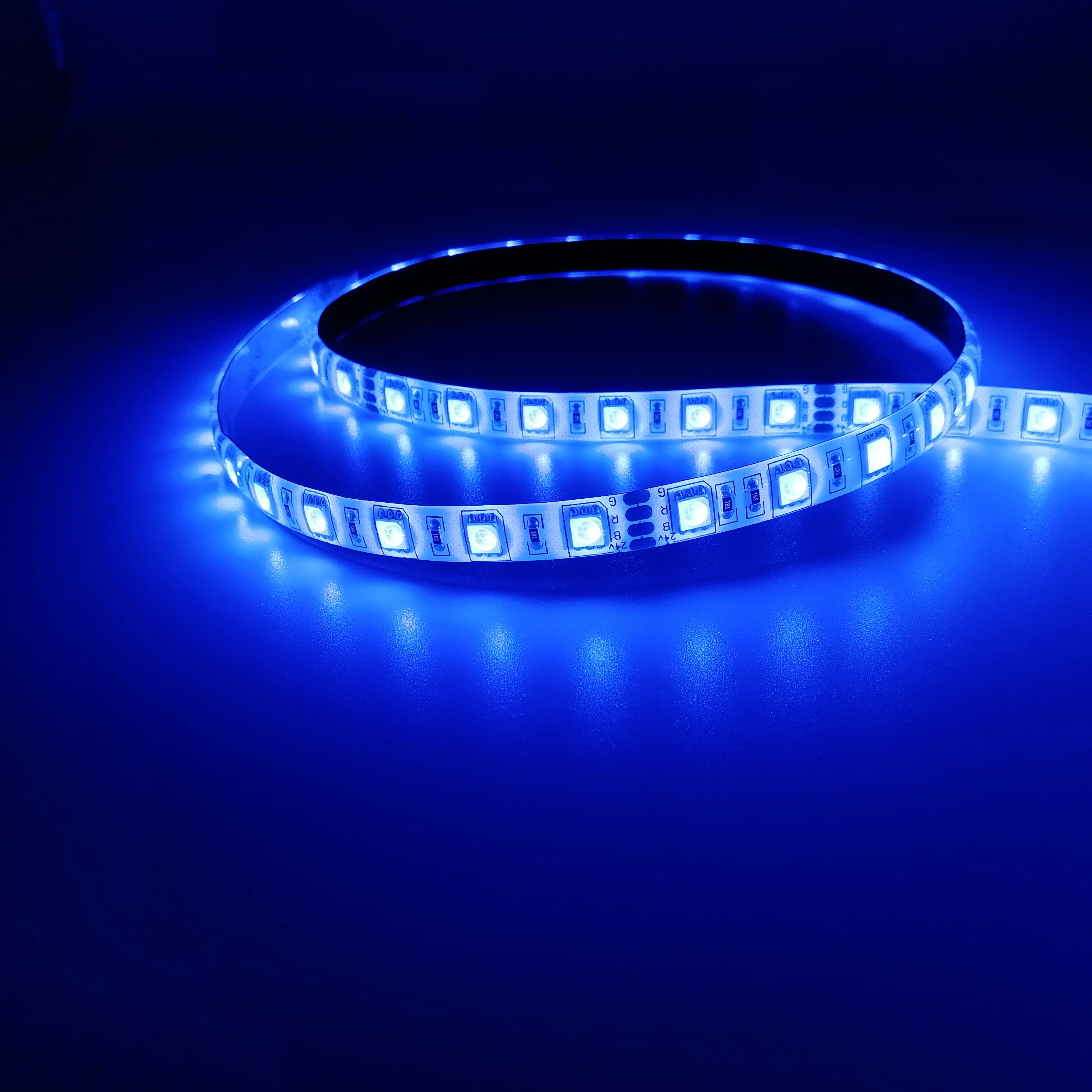 China Manufacturer Certificated Flexible DC12V 14.4W/M 10mm PCB SMD5050 RGB LED Strip Light