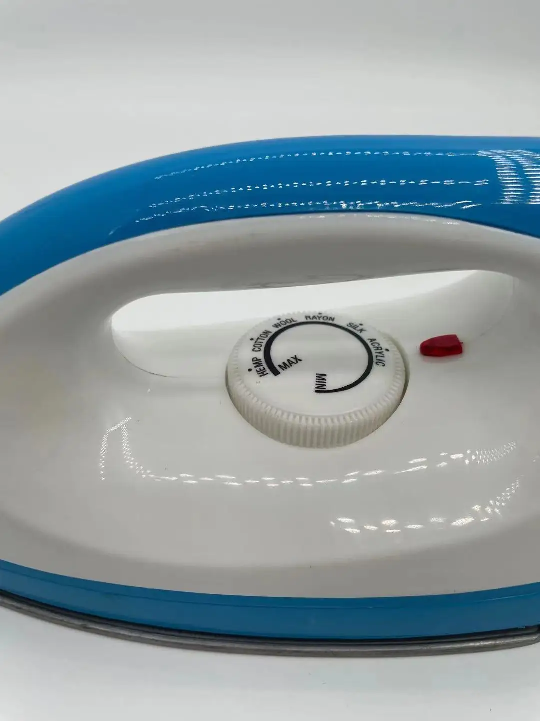 Jiema Electrical Appliance Factory, which has been exporting for 21 years, mainly produces a variety of electric irons