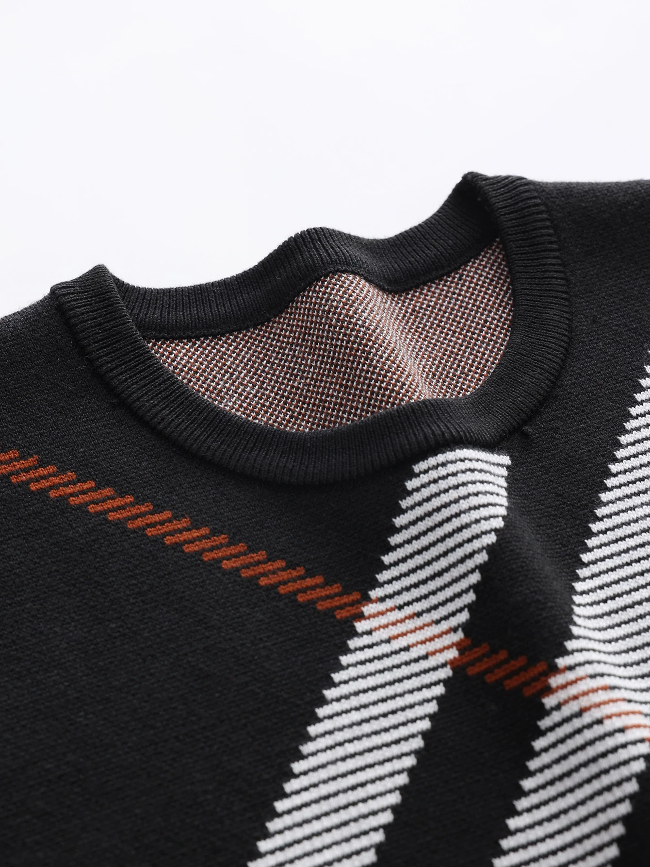 Fashionable Grid Plaid Cashmere Fleece Sweater for Men Round O-Neck Long Sleeve Loose Fit Knitted Pullover for Winter