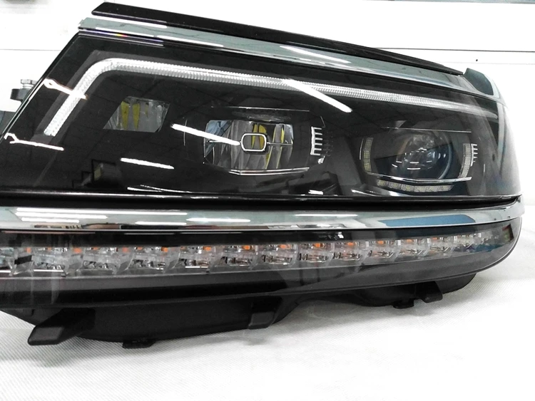 
Bixenon projector lens headlight with auxiliary high beam and dynamic LED turn indicator for 2017 2018Tiguan MK2 