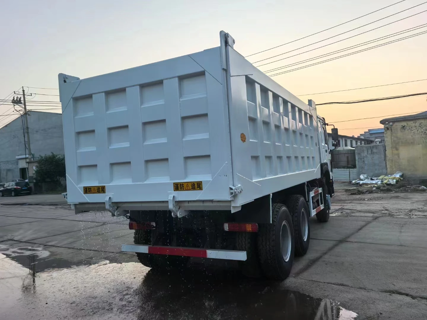 High Quality Heavy-Duty Howo Box Truck Second-Hand New 2021 371 Horsepower 25 Ton Capacity 6x4 Drive Left Heavy Truck Segment