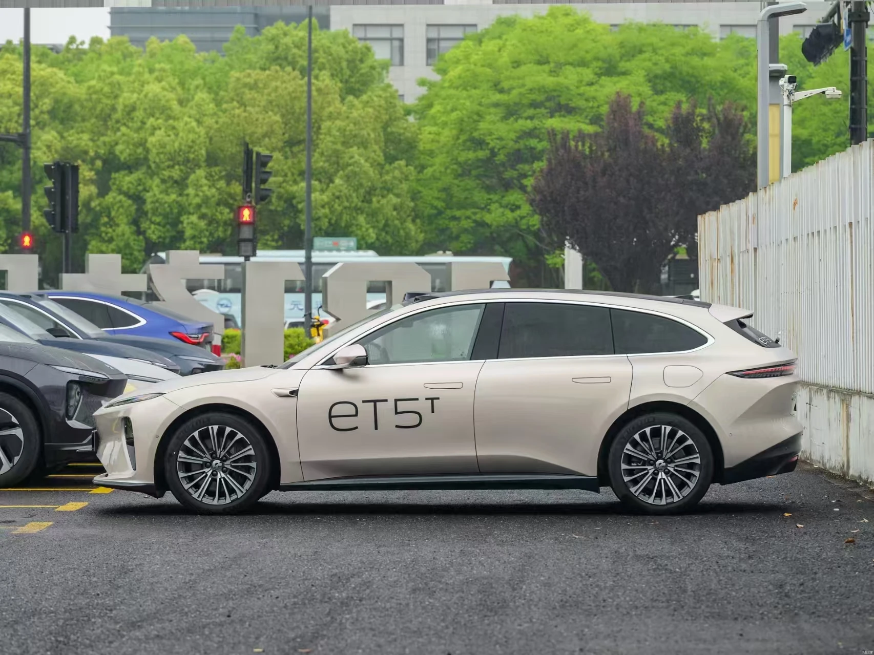 New energy resources vehicle NIOET5T2024 680 km 100 kWhAWD luxury high-performance pure electric car new car