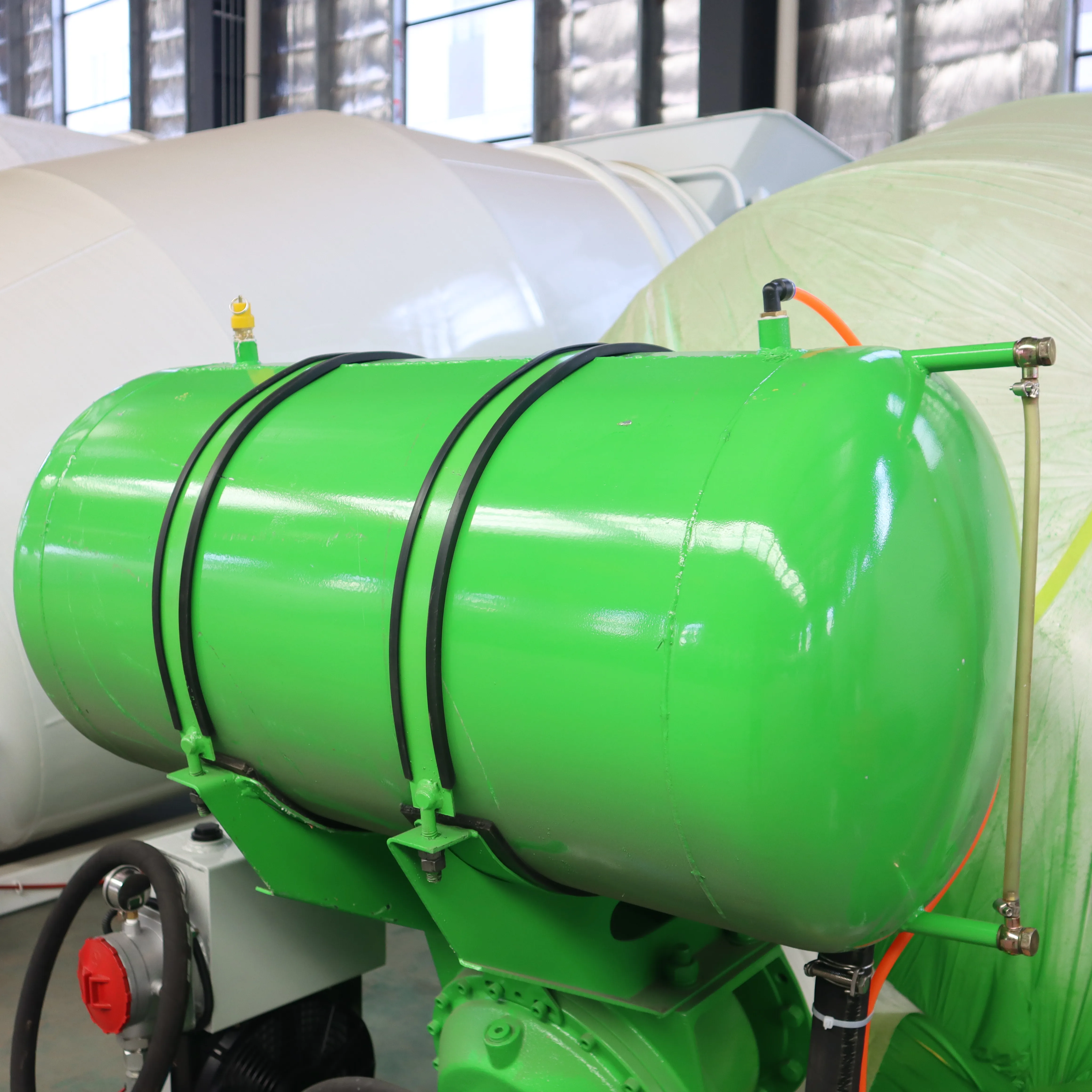 Factory direct sale cement mixer water bucket thickened air brake tire cooling round water tank